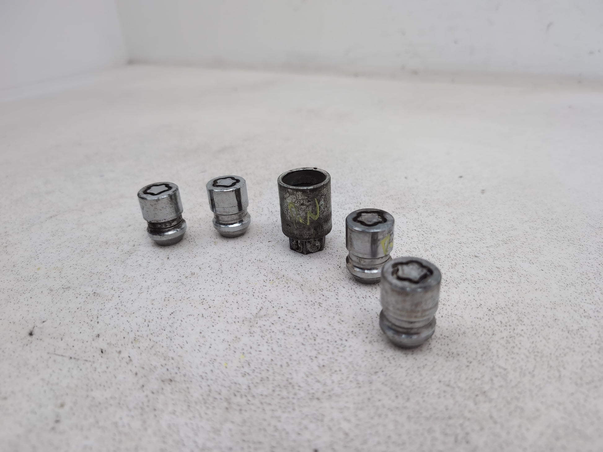 Vauxhall Insignia Sri Vx-Line A Set Of Locking Wheel Nuts Bolts Key - photo 3