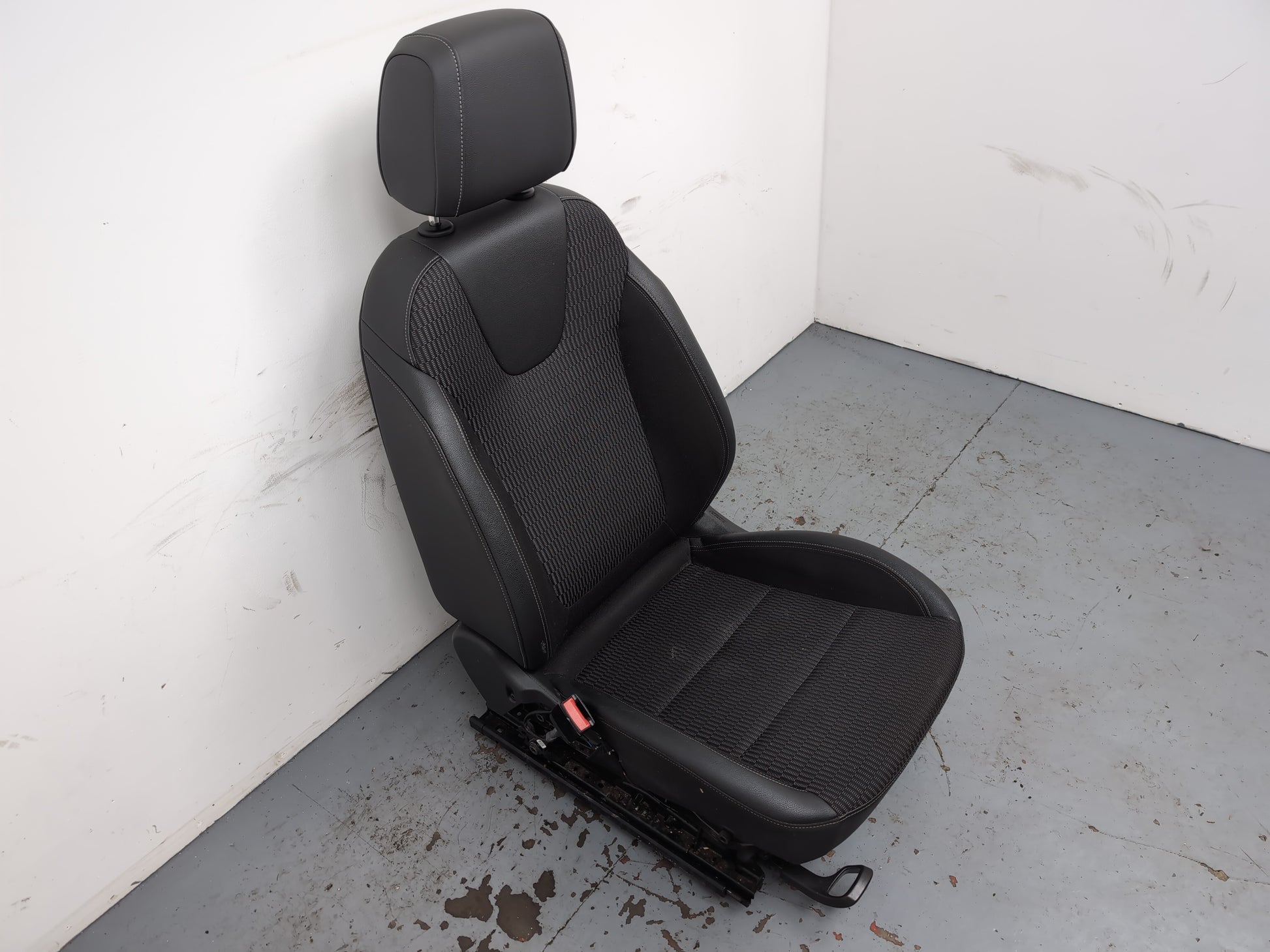 Seat Front LH 3