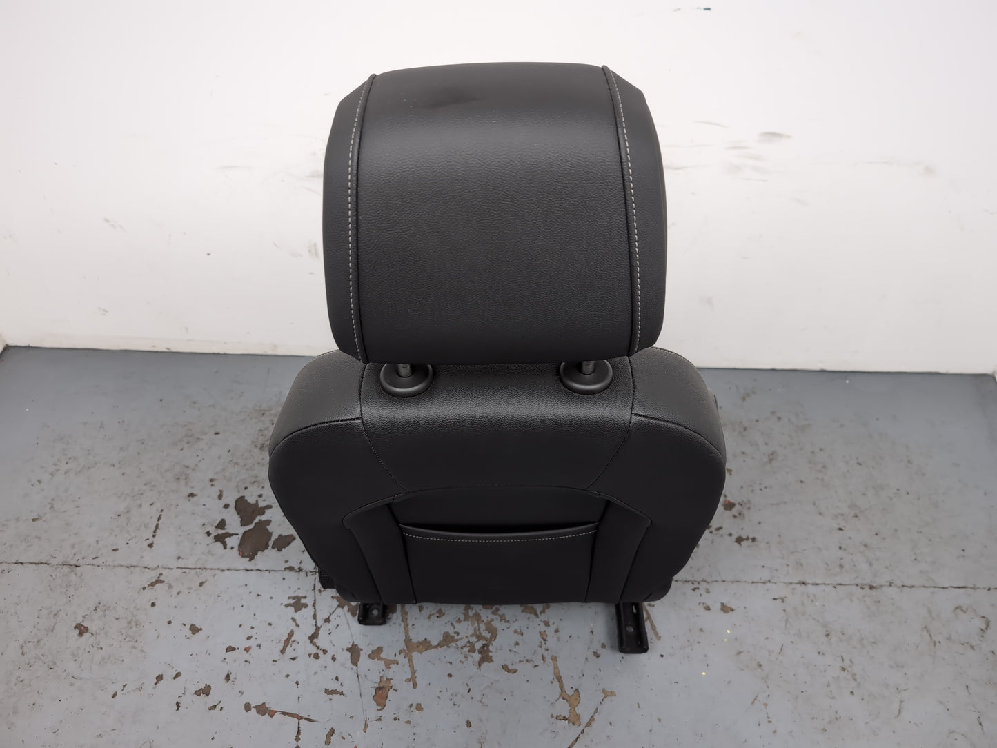 Seat Front LH 9
