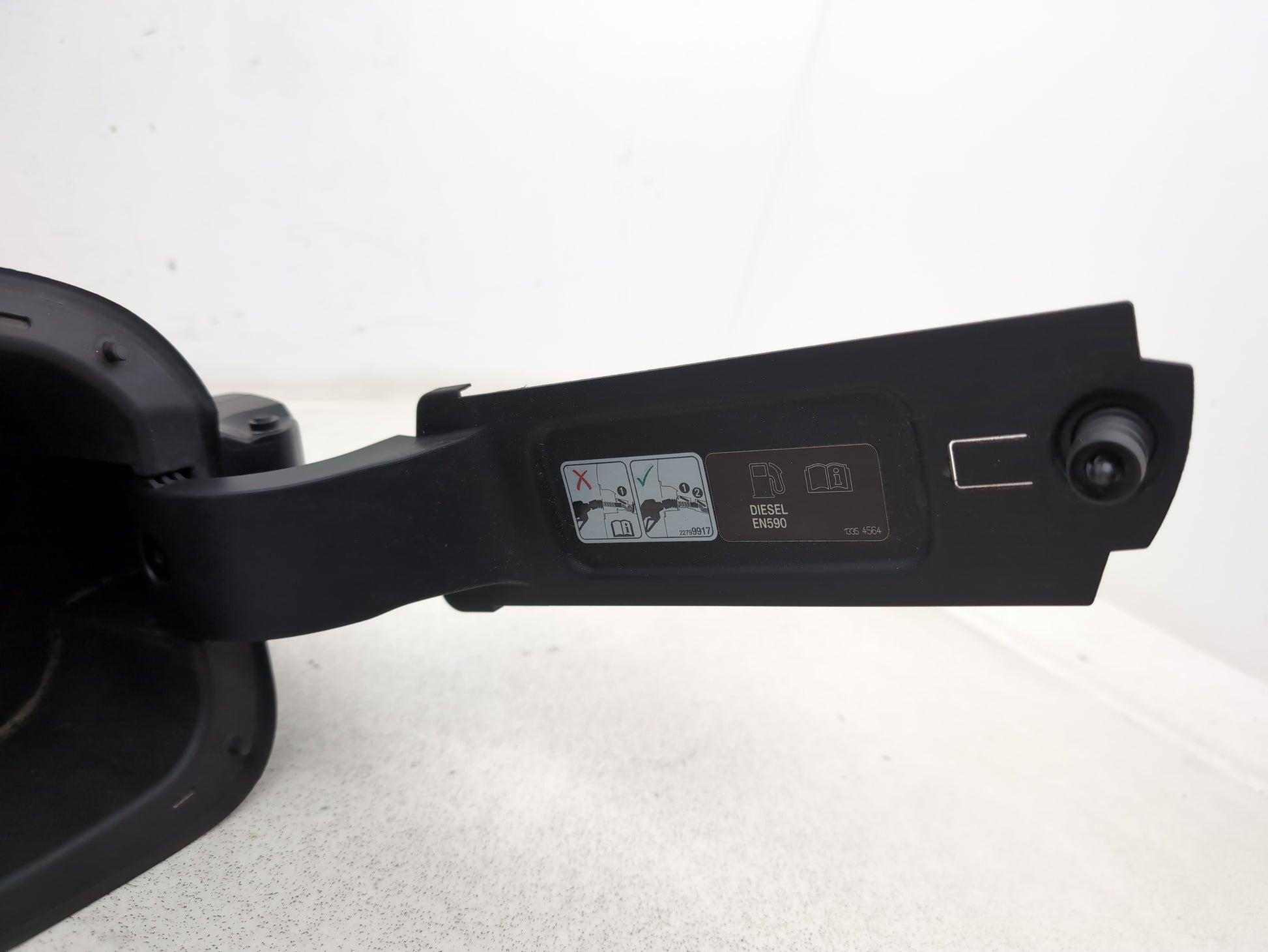 Fuel filler neck 3