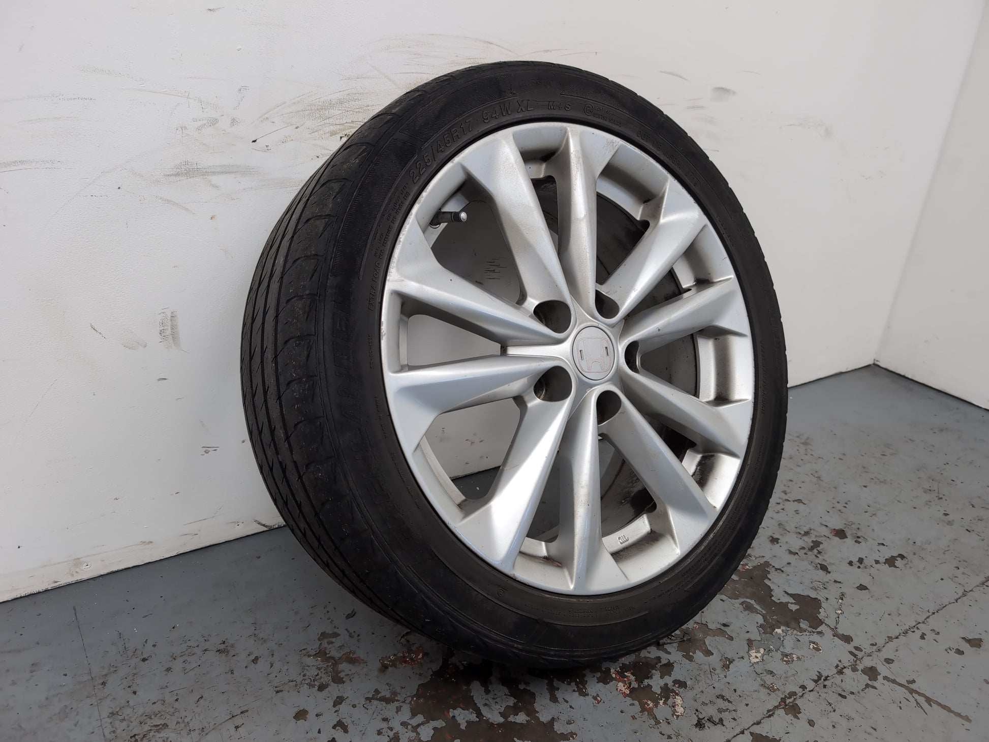 Honda Accord /Nissan Quasqai Wheel With Tyre 225/45 R17 403004ea1b - photo 3
