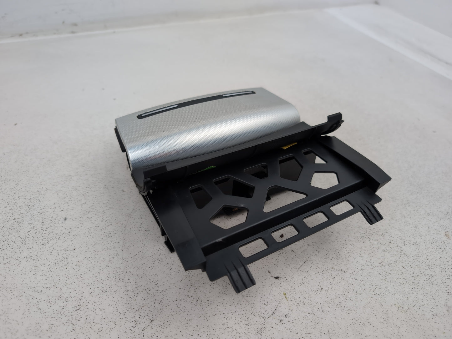 Audi A3 Sport Tfsi Ashtray Centre Console 8p0857951 2003-2015 - photo 3
