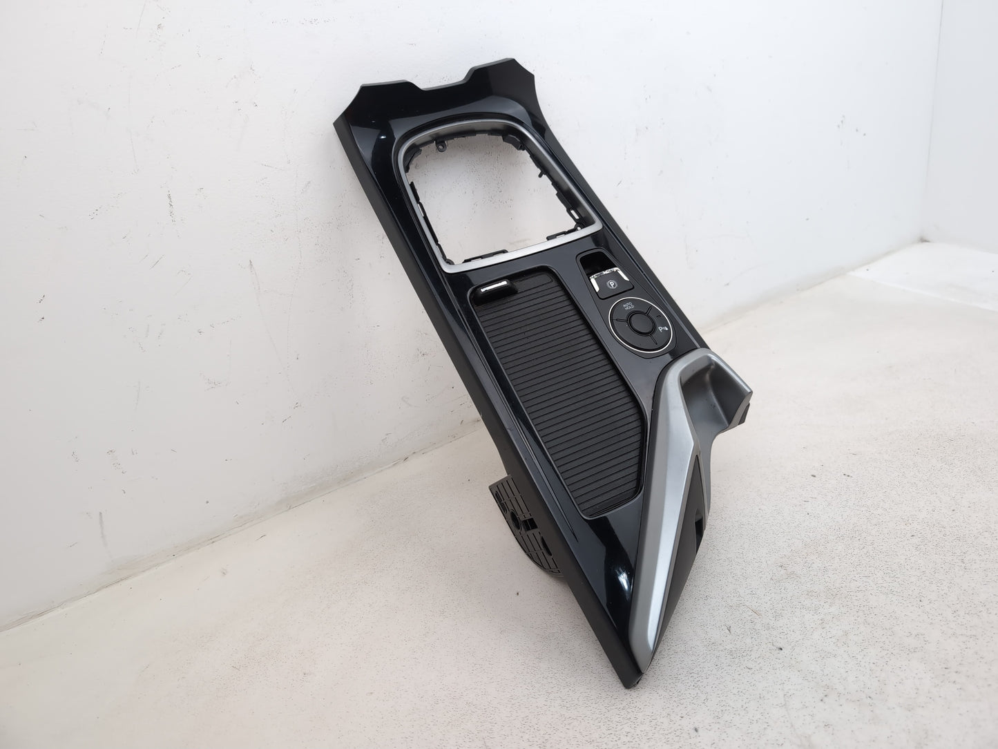 Hyundai I40 Style Crdi 2012 Centre Console Storage Tray & Switches 84670-3z900 - photo 3