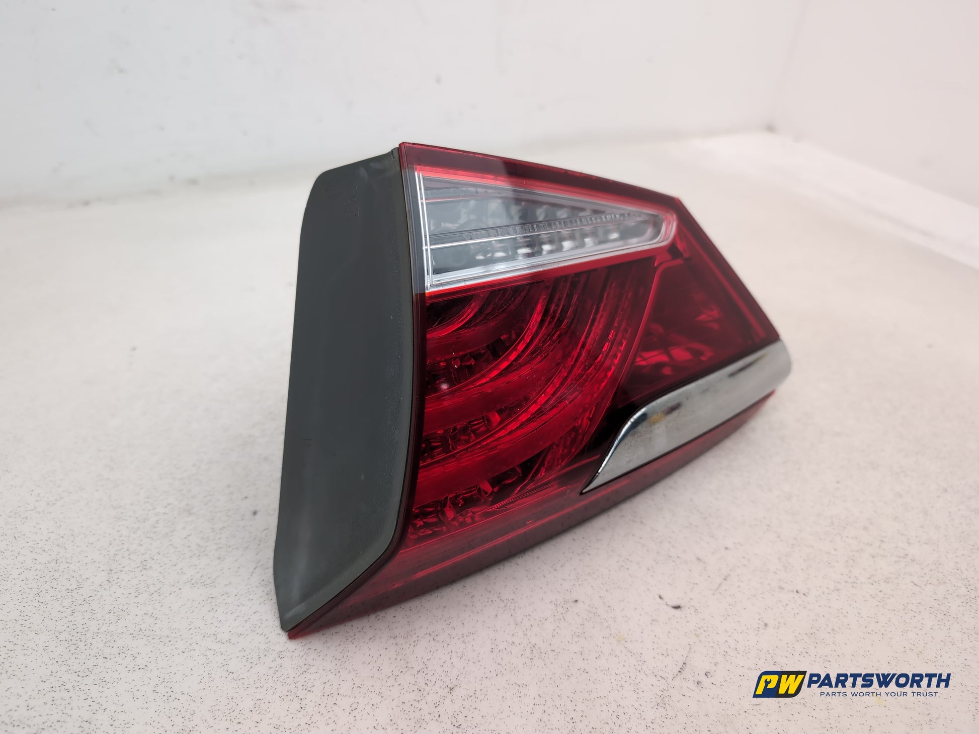 Hyundai I40 Mk1 Vf Rear Tail Light Inner Right Side 924013z500 2011-2015 - photo 3