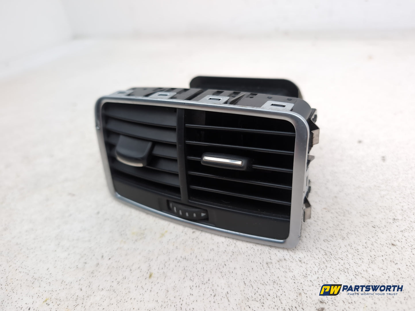 Audi A6 Se Tdi Quattro A Rear Air Vent Trim 4f0819203c 2005-2008 - photo 3