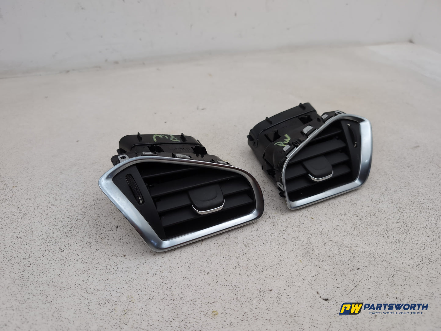 Citroen C4 Vtr+ Hdi Dashboard Trim With Air Vent Pair 9676606977 2010-2013 - photo 3