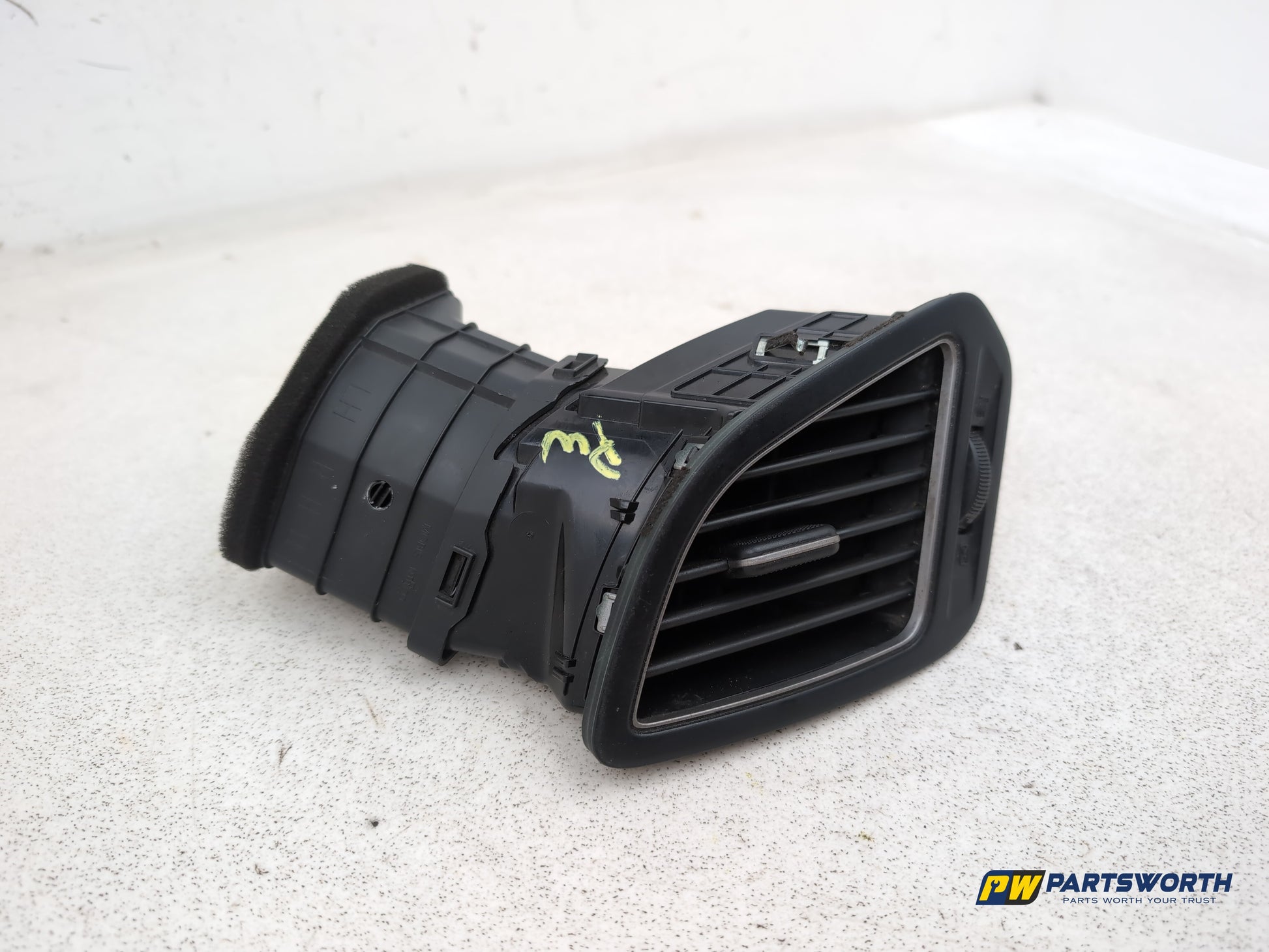 Hyundai Ix35 Style 2wd Dashboard Air Vent Grille Left Passenger Side 974802s900 - photo 3