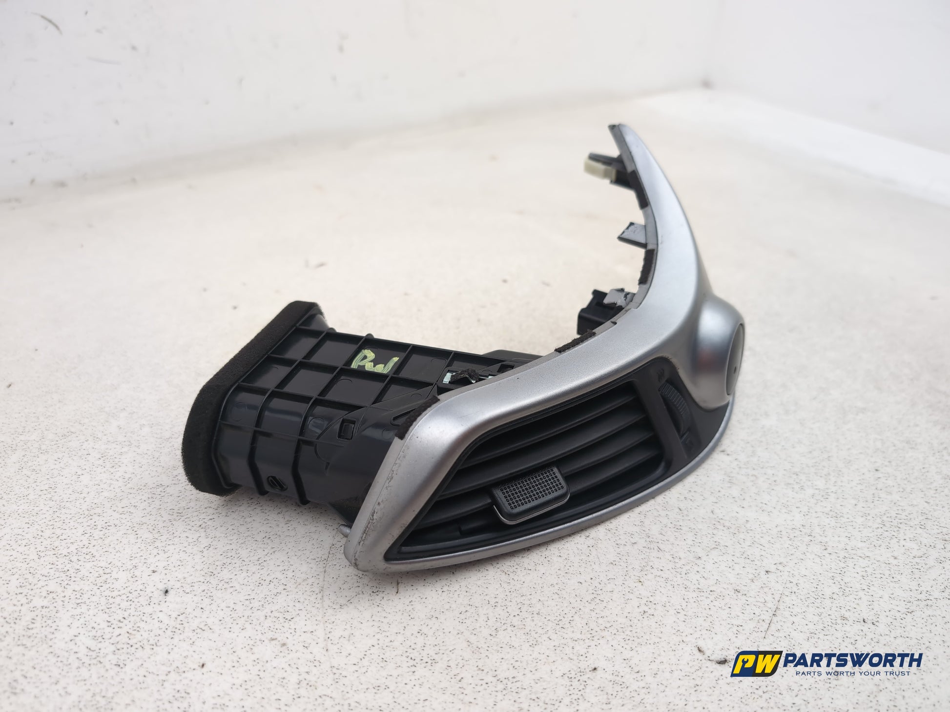 Hyundai Ix35 Style 2wd Dashboard Centre Air Vent Right Driver Side 974202s900 - photo 3