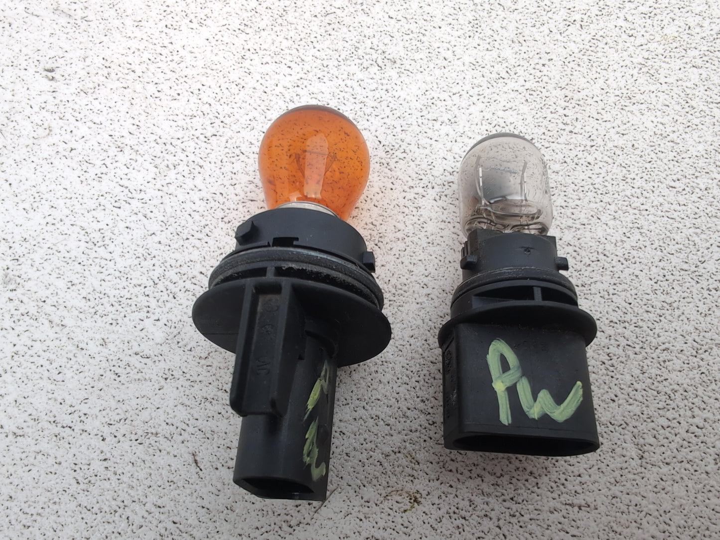 Skoda Citigo Se 12v Headlight Light Bulbs And Dust Cover Set - photo 3