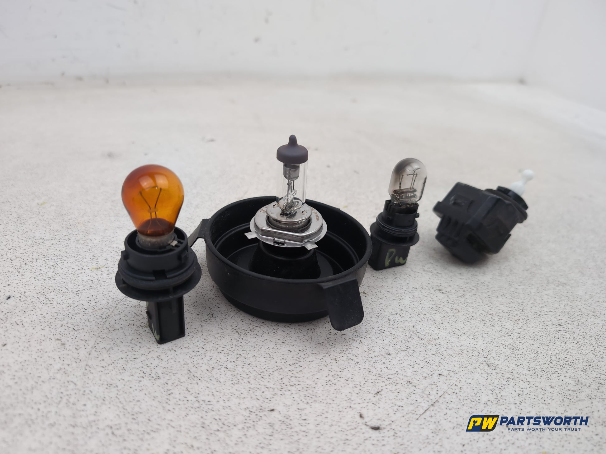 Skoda Citigo Se 12v Headlight Light Bulbs And Dust Cover Set - photo 3
