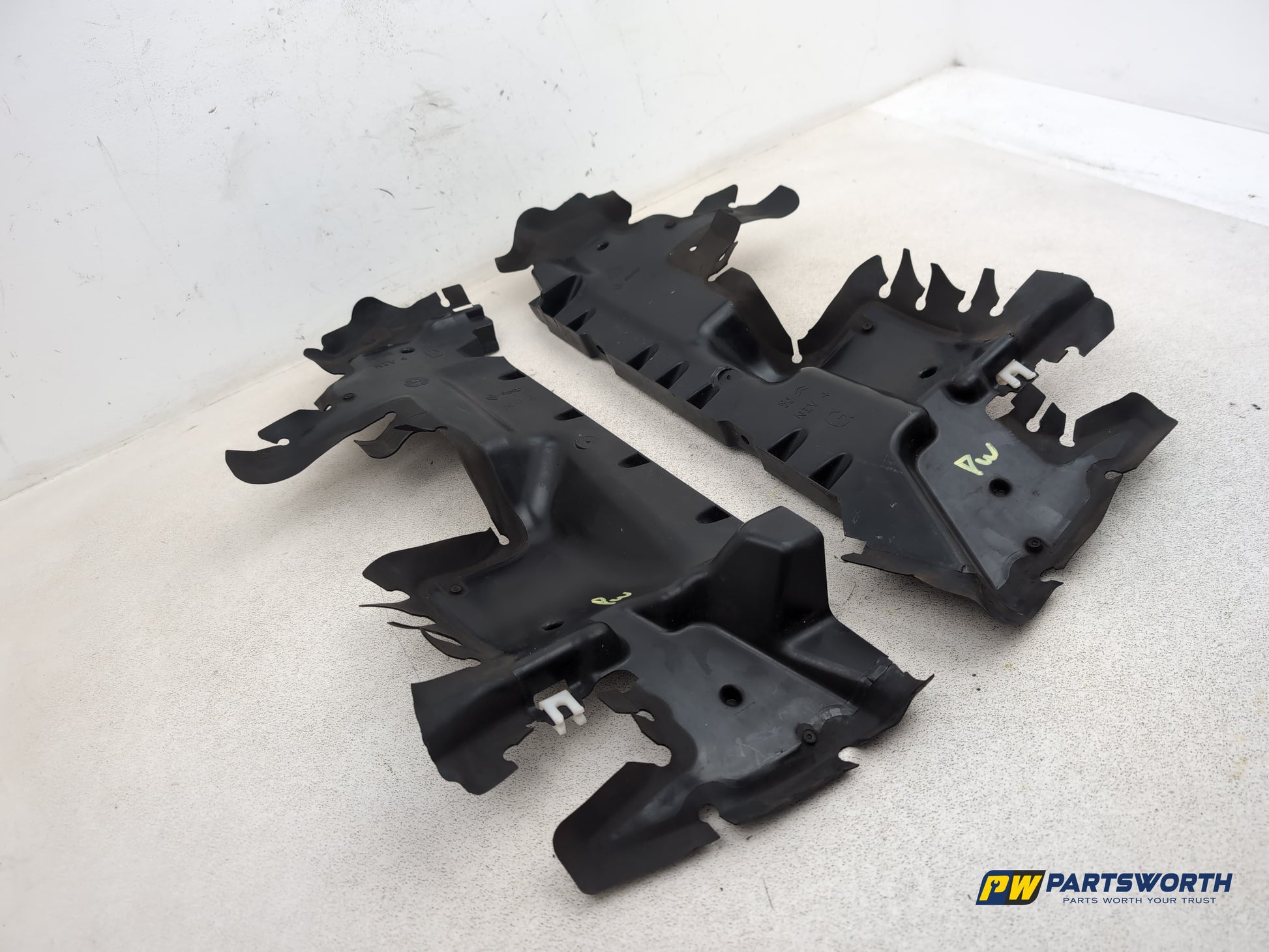 Citroen C4 Vtr+ Hdi Radiator Trims Pair 2009-2013 - photo 3