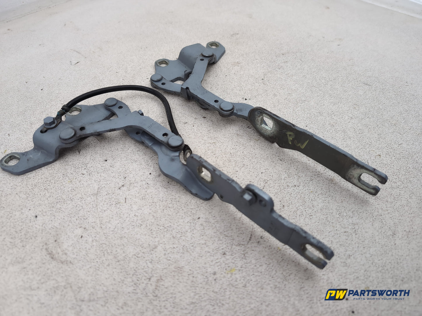 Bmw 318d Performance Edition Bonnet Hinges Pair 2009-2012 - photo 3