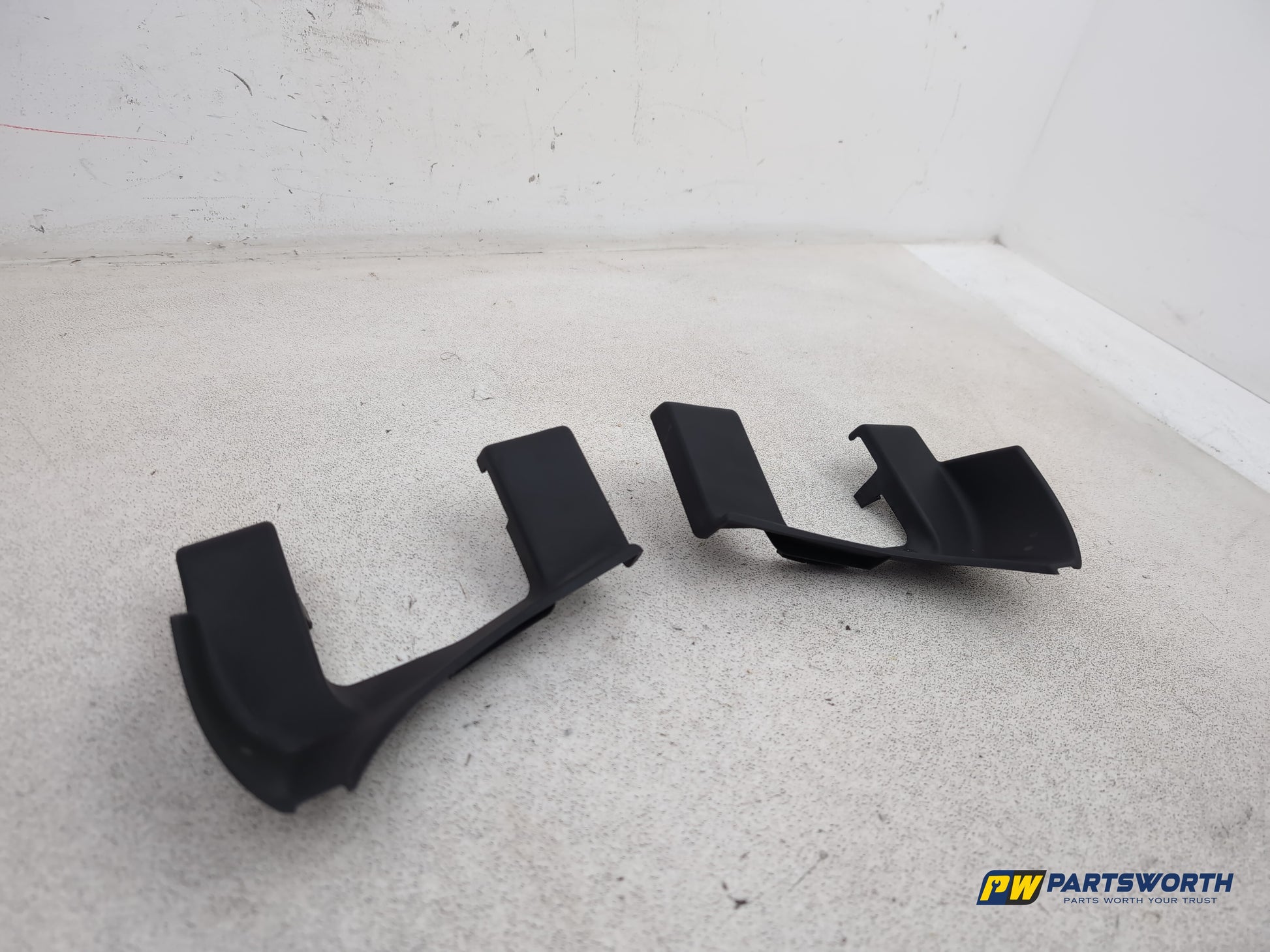 Porsche Cayenne Tiptronic S Left Side Tailgate Hinge Trim Cover Set 7l5867627 - photo 3