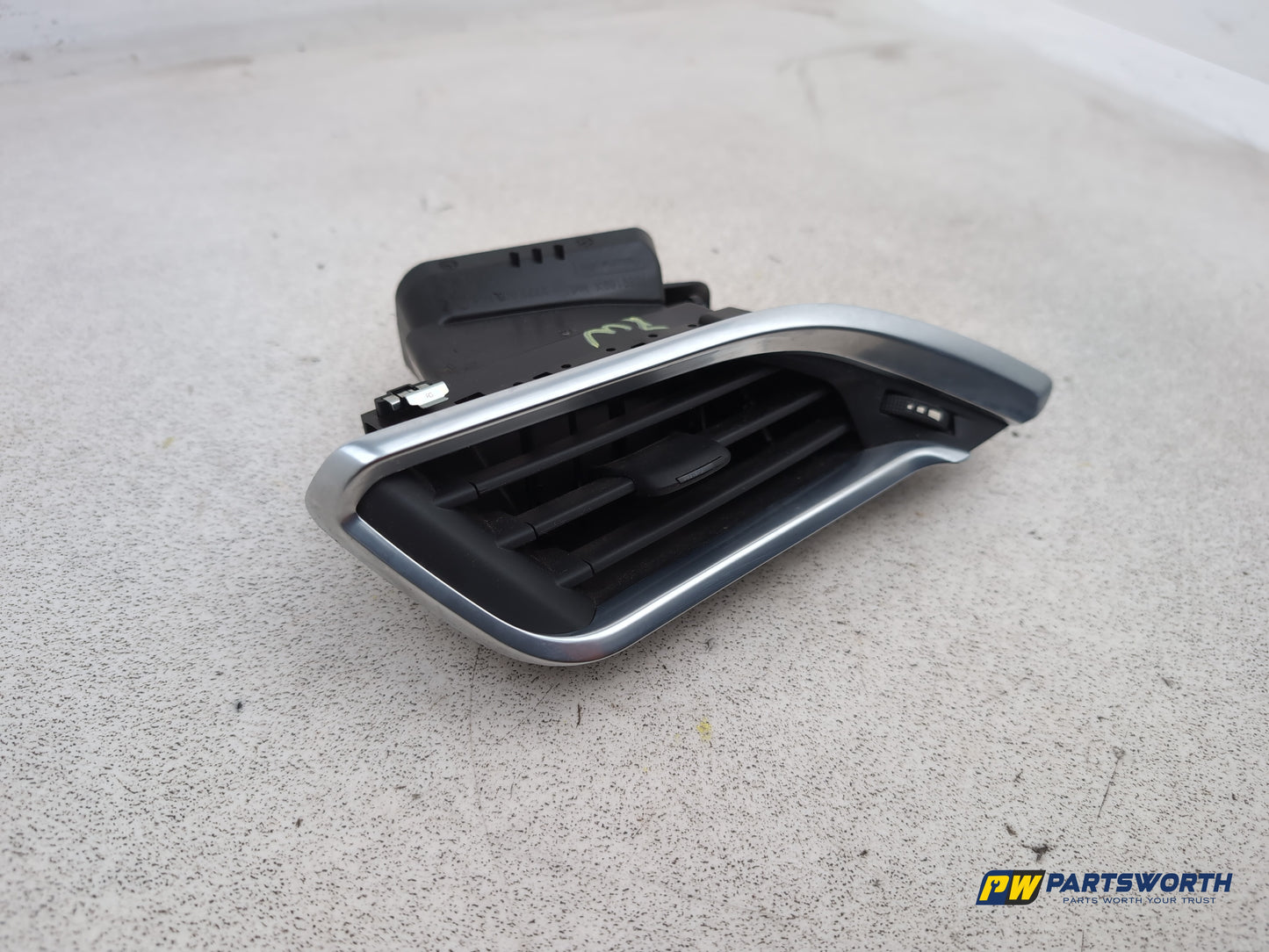 Peugeot 208 Active Dashboard Air Vent Grille Left Passenger Side 9633131777 - photo 3