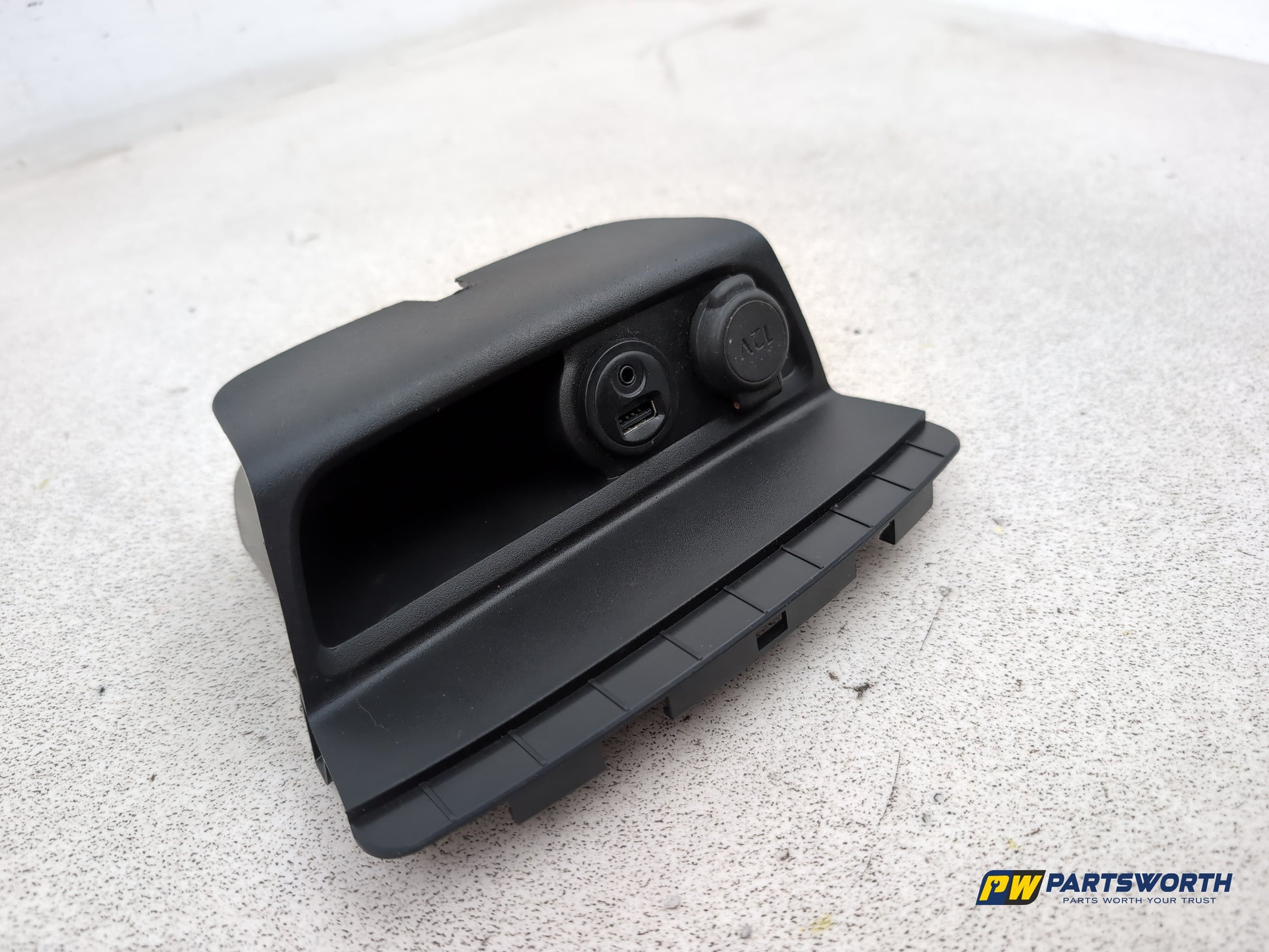 Peugeot 208 Active Usb Lighter Port Trim 9674655277 2012-2019 - photo 3