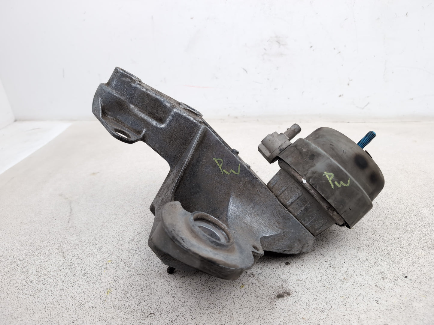 Audi A6 Se Tdi Quattro A Front Left Engine Mounting Plate Bracket 4f0199351s - photo 3