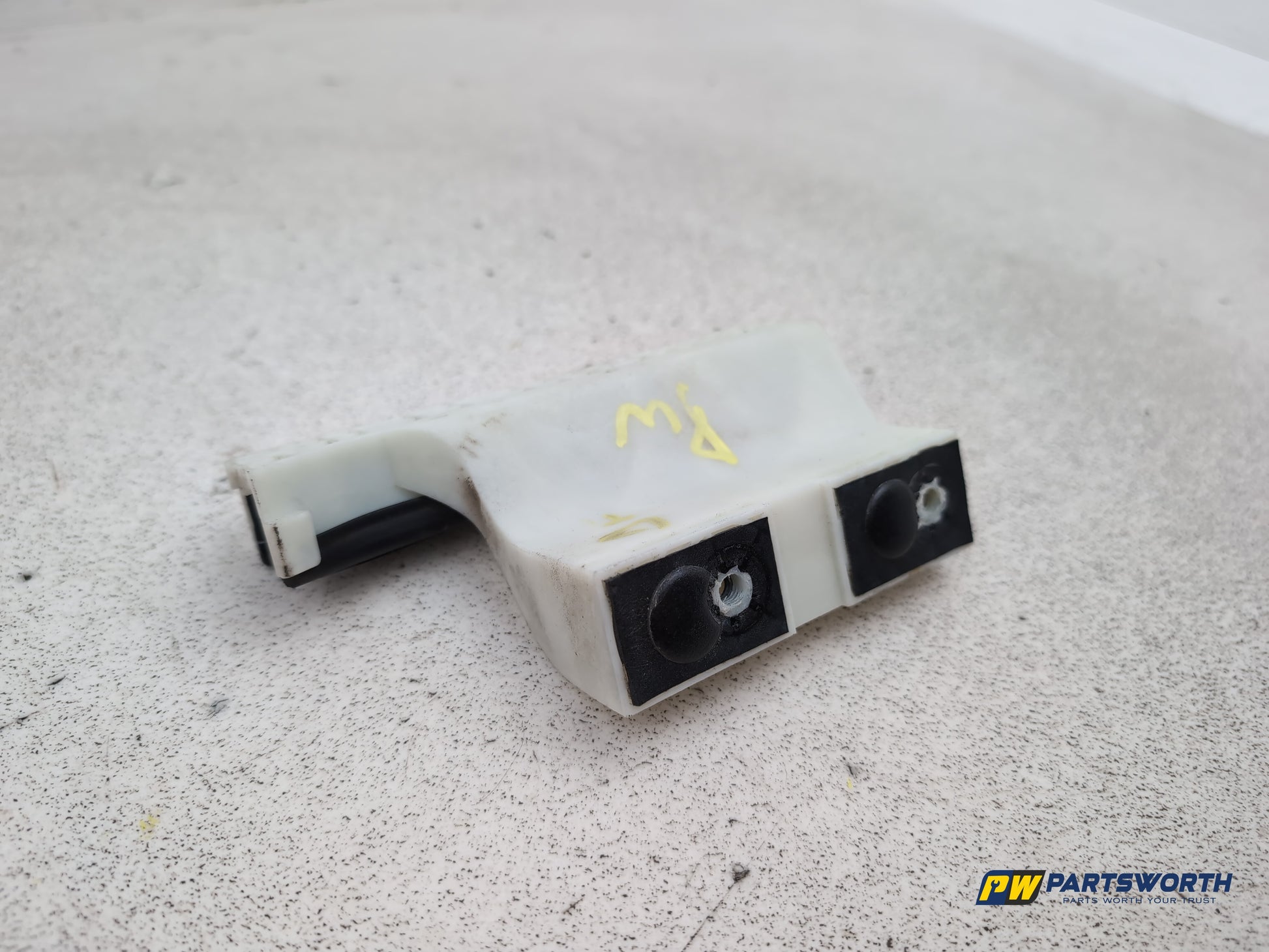 Peugeot 208 Active Front Driver Right Door Glass Window Guide 9673361080 - photo 3
