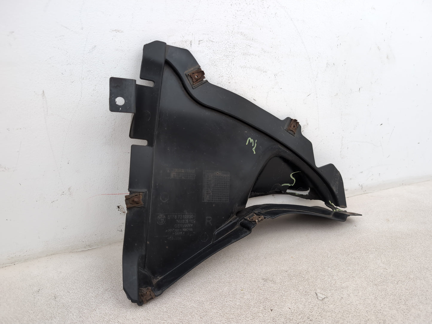 Bmw 520d Se Wheel Arch Trim Front Right Driver Side 7312830 2013-2017 - photo 3
