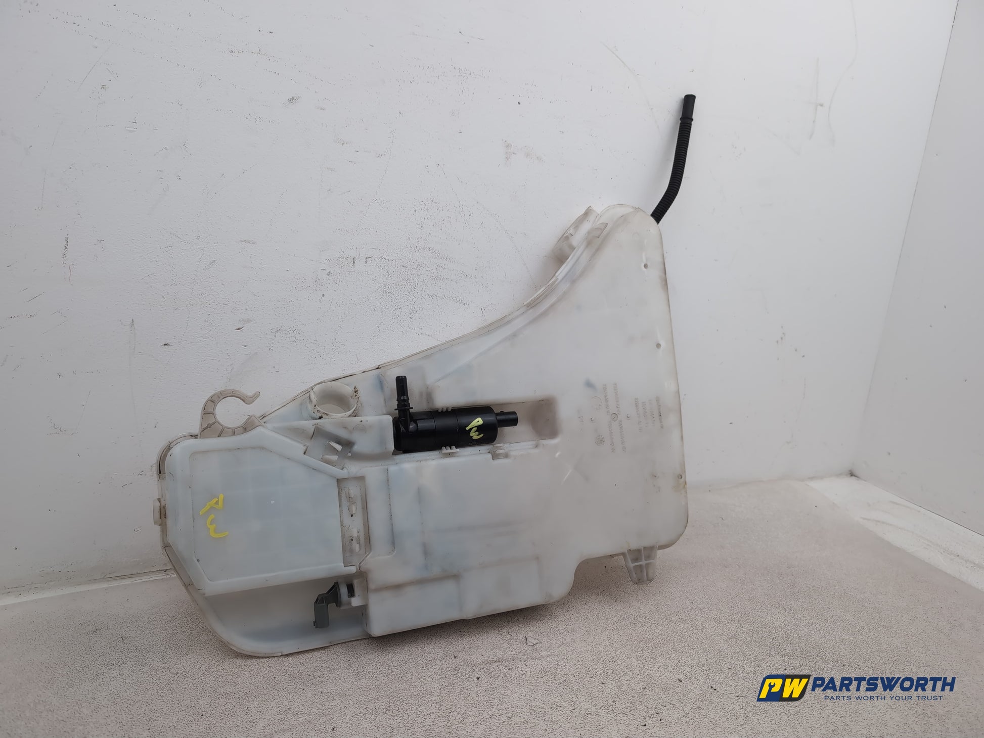Bmw 5 Series 520d Se Washer Bottle Screen 8050439 2013-2017 - photo 3