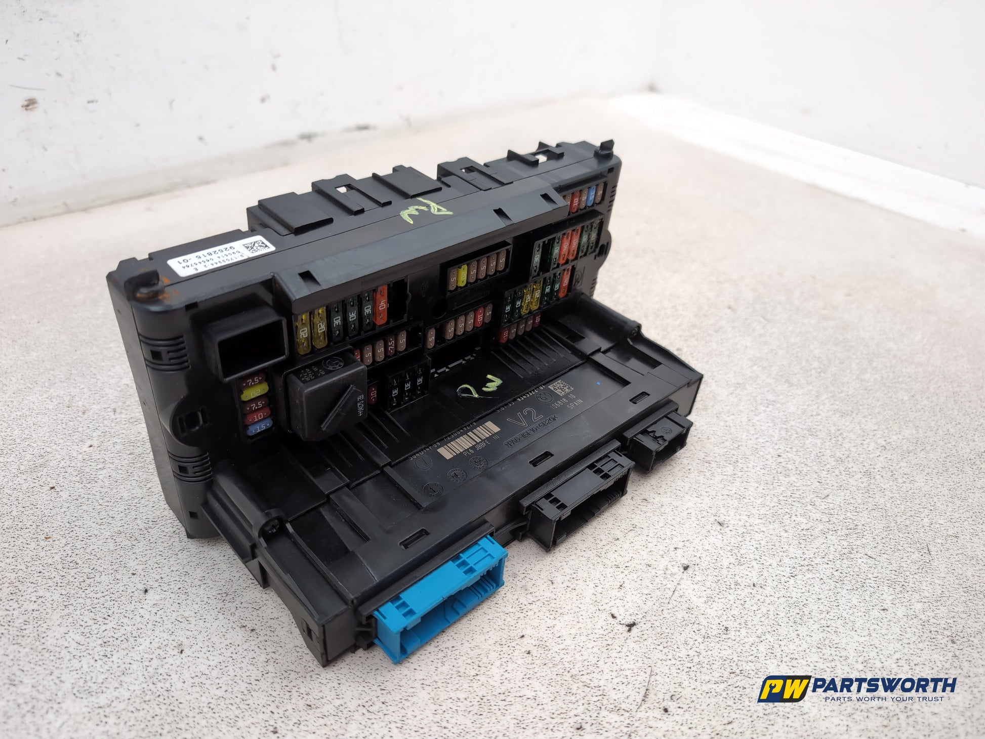 Bmw 5 6 Series F06 F10 F11 F12 F13 Front Fuse Relay Box & Junction Box 9252815 - photo 3