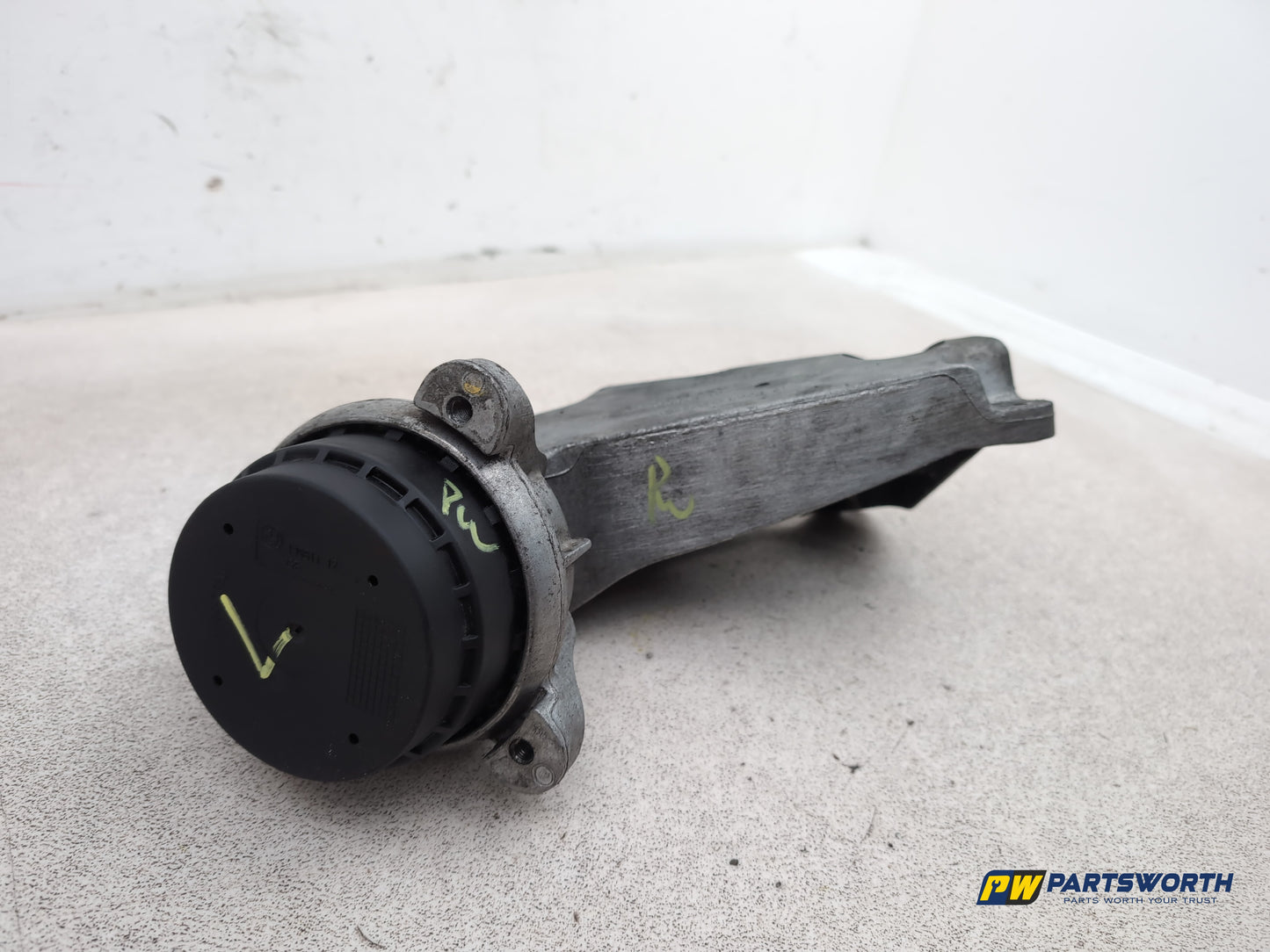 Bmw 5 Series 520d Se Engine Mounting Bracket Left Passenger Side 6781241 - photo 3