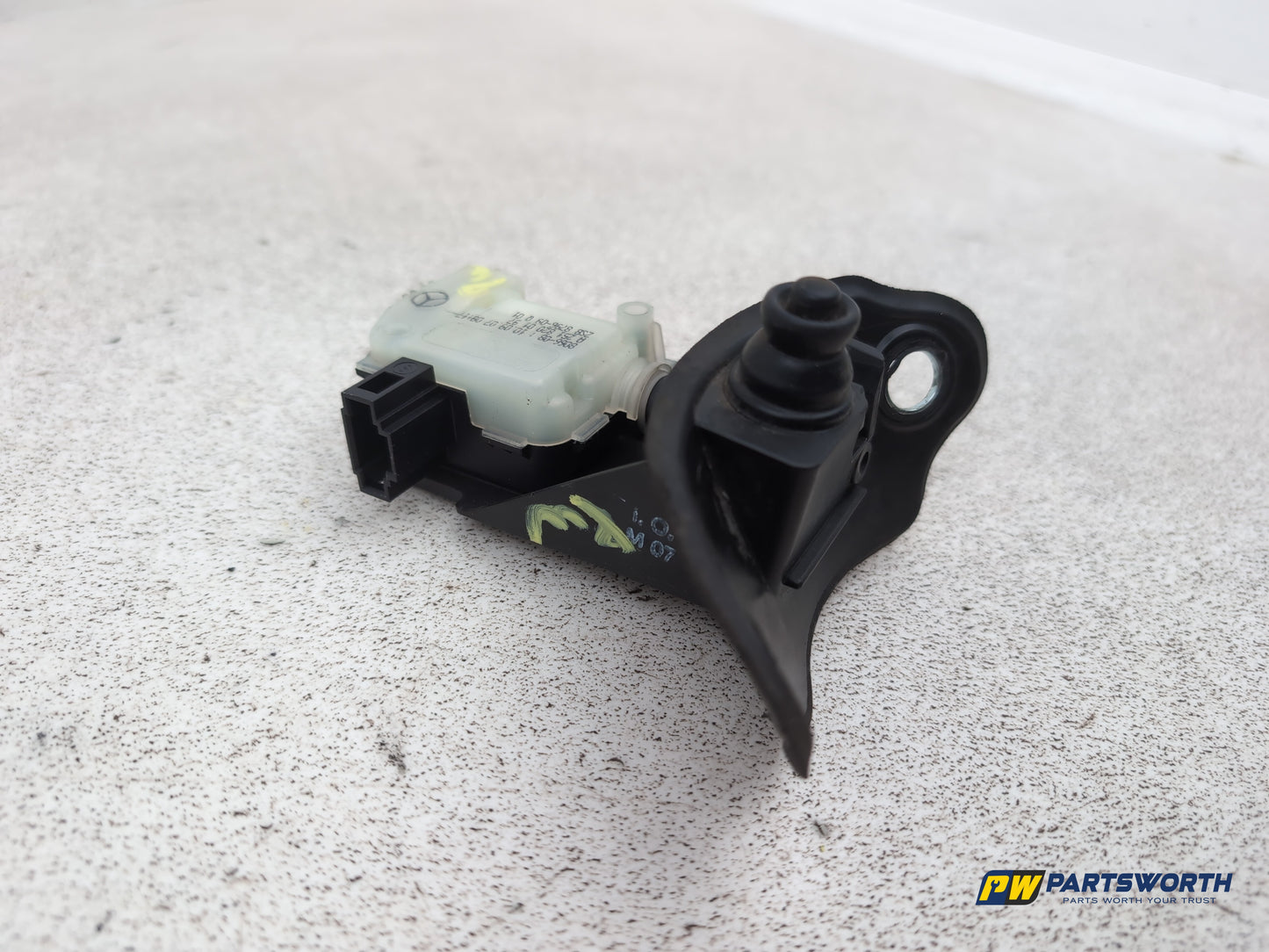 Mercedes Cls 320 Cdi Auto Fuel Filler Flap Actuator A2518200197 - photo 3