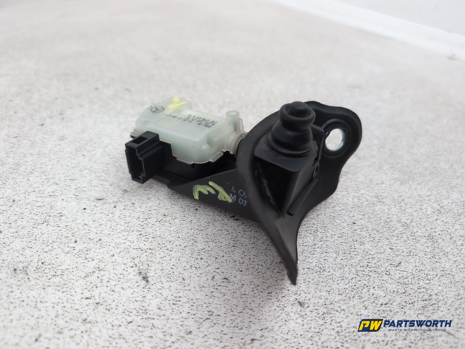 Mercedes Cls 320 Cdi Auto Fuel Filler Flap Actuator A2518200197 - photo 3