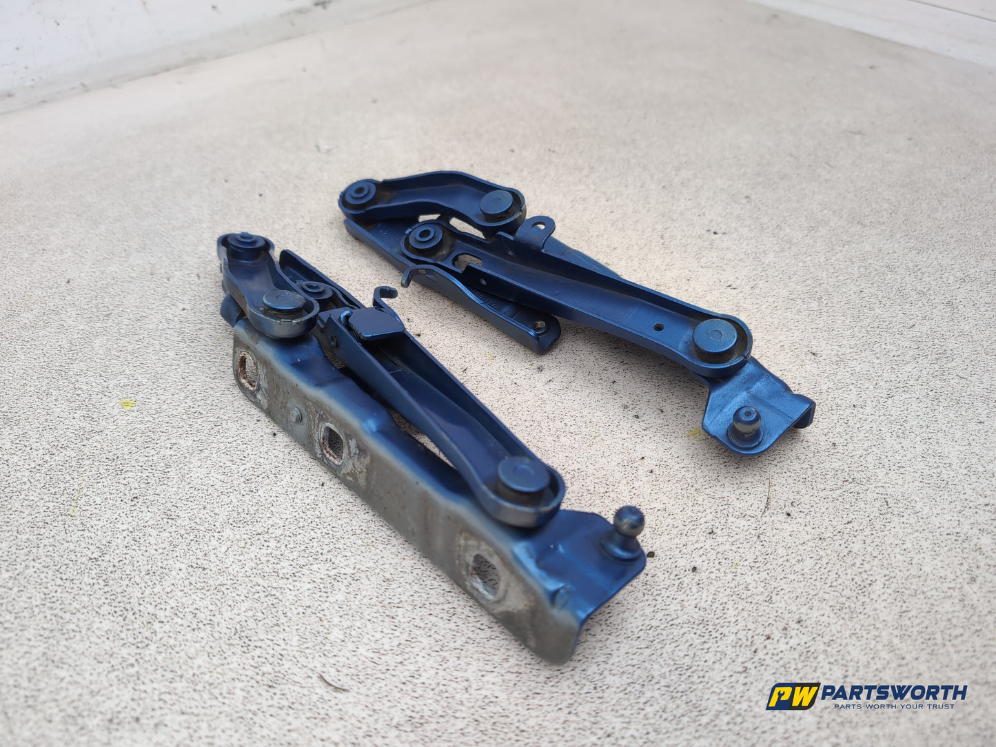 Bonnet Hinges 3