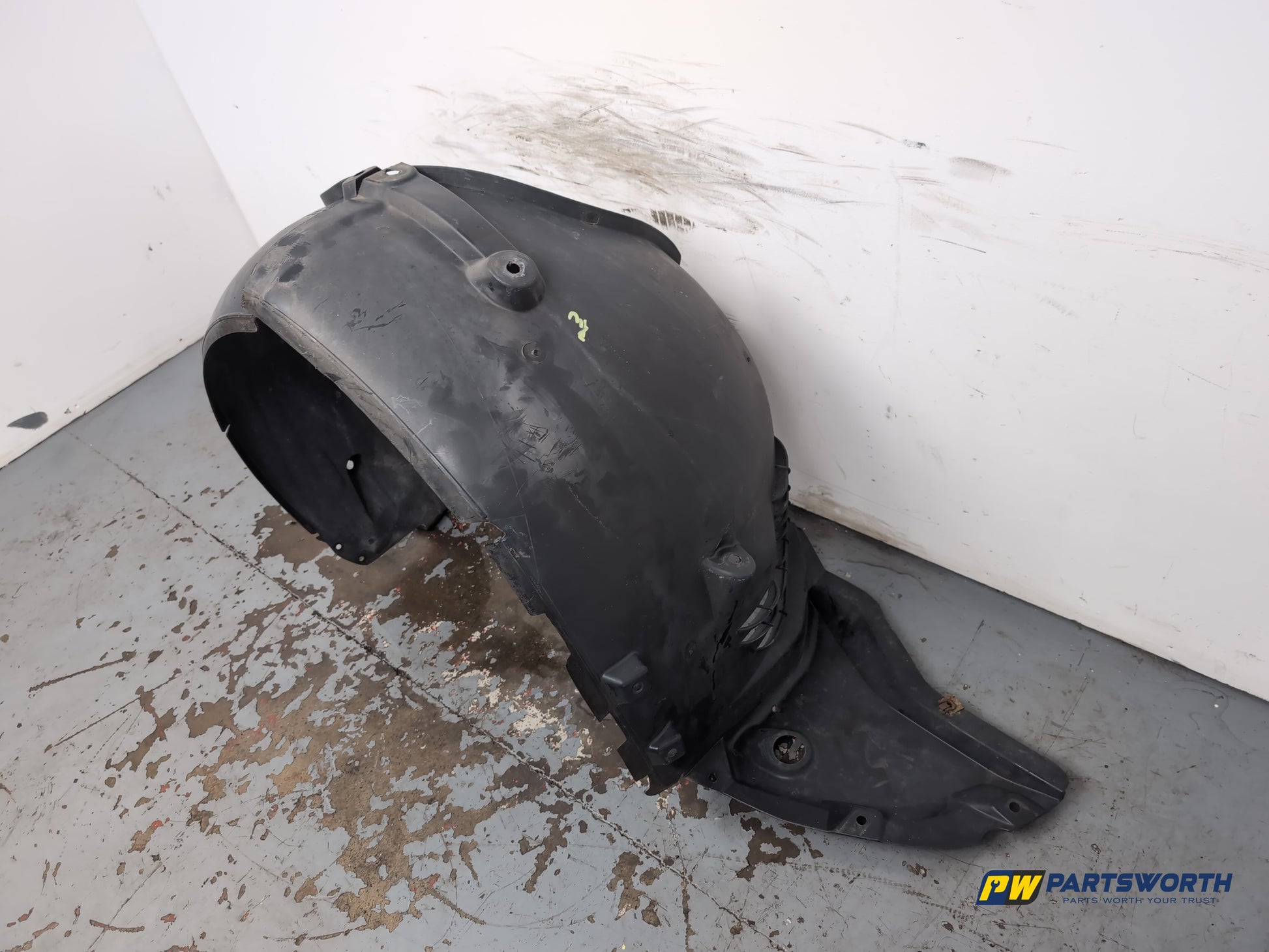 Moulding Wheel Arch Front RH 3