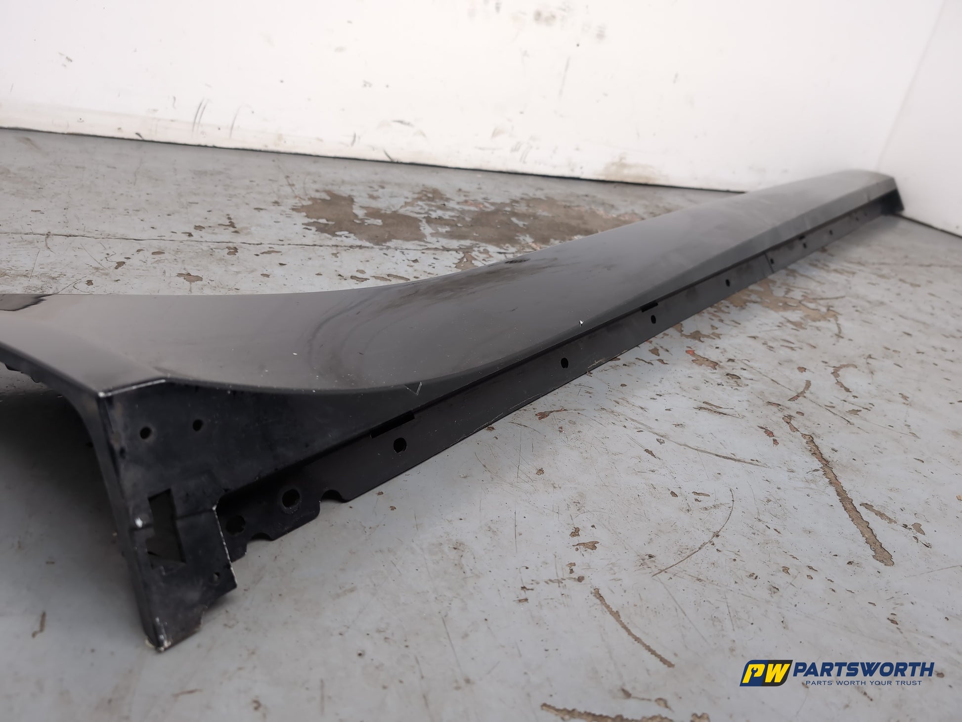 Side Skirt RH 3