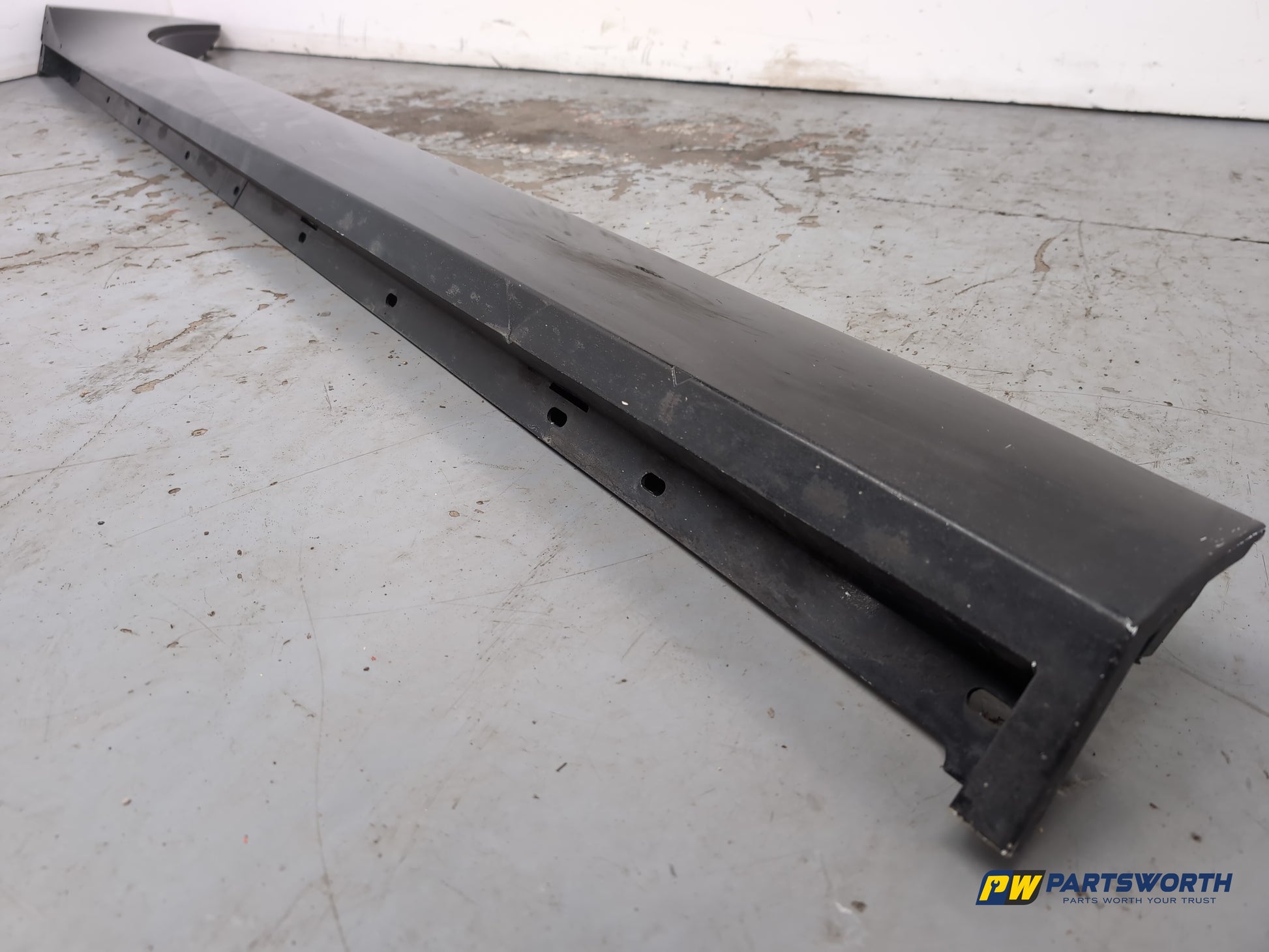 Side Skirt RH 8