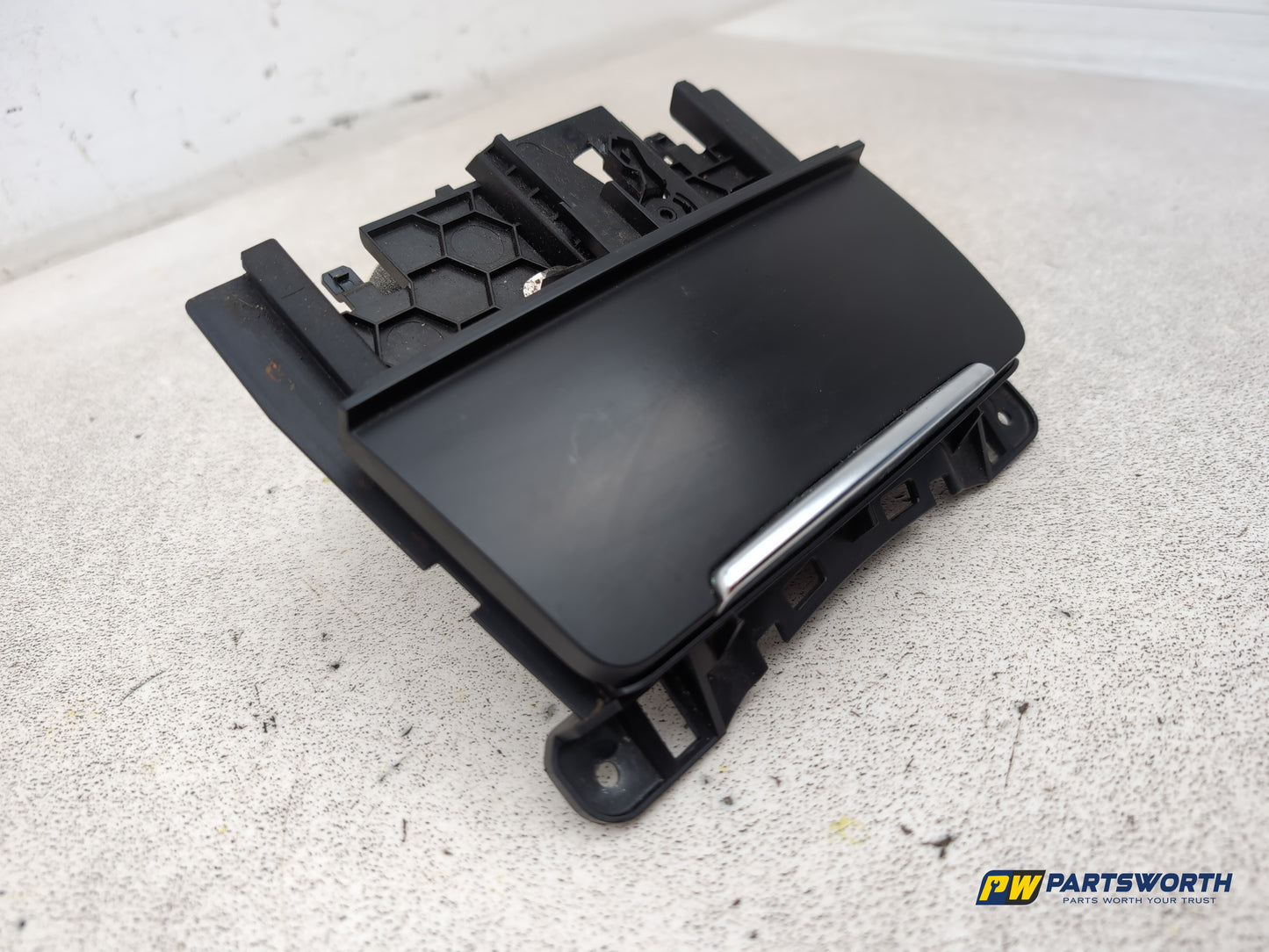 Audi A4 S Line Black Edit Tdi Quat Centre Console Ashtray Charging Point - photo 3