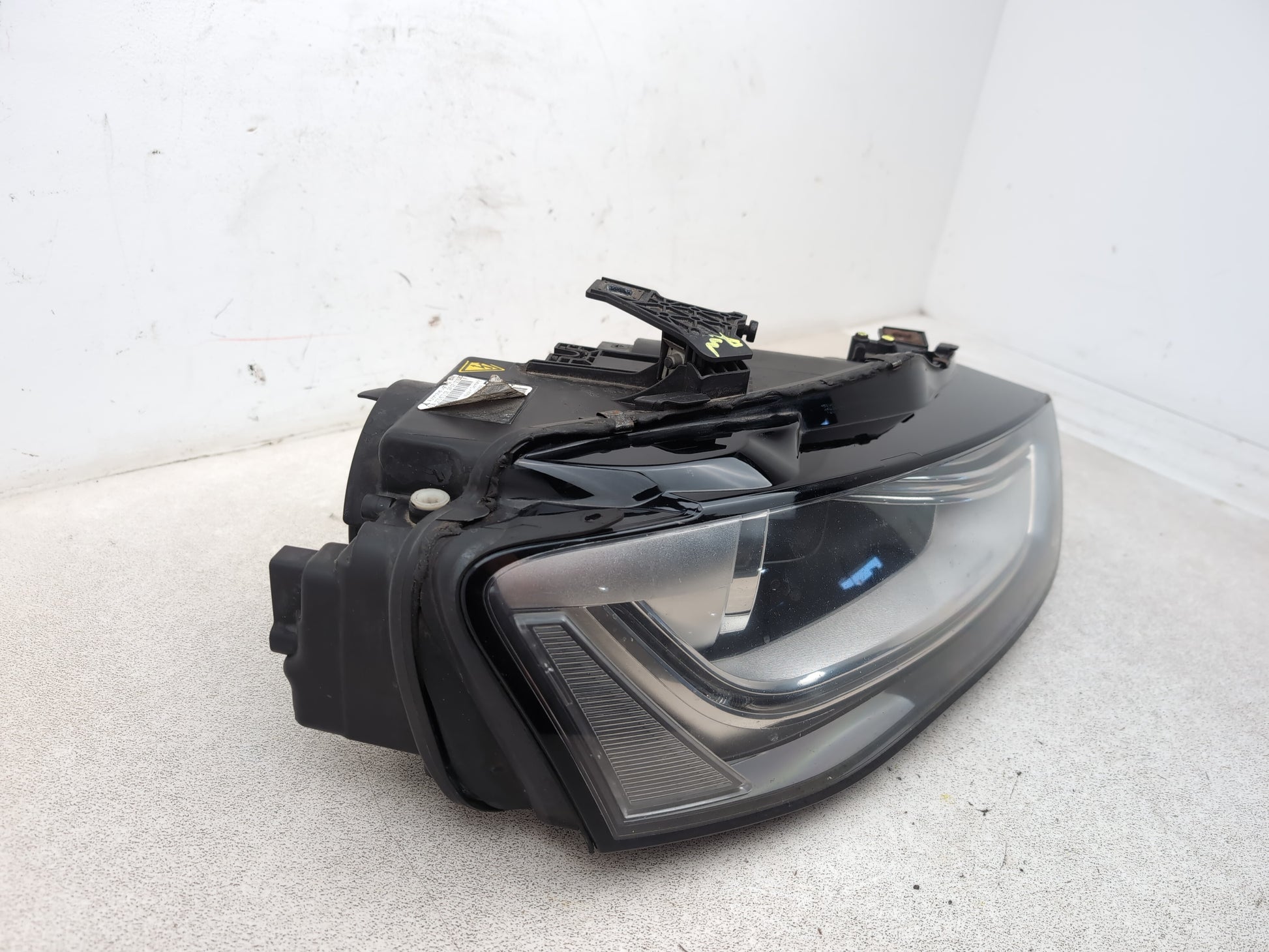 Audi A4 S Line Headlamp Rh Driver Side Xenon Led 8k0941006a Faulty Strip - photo 3