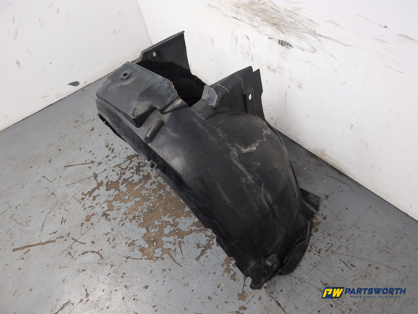Moulding Wheel Arch Front LH 3