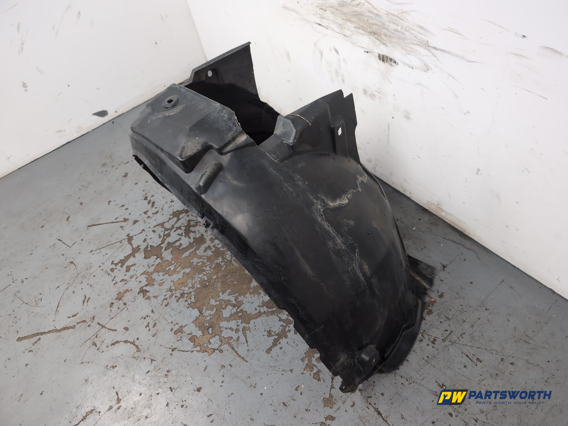 Moulding Wheel Arch Front LH 3