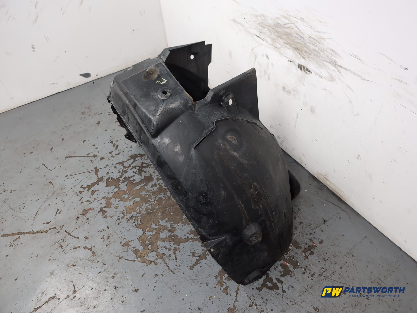 Moulding Wheel Arch Front RH 3