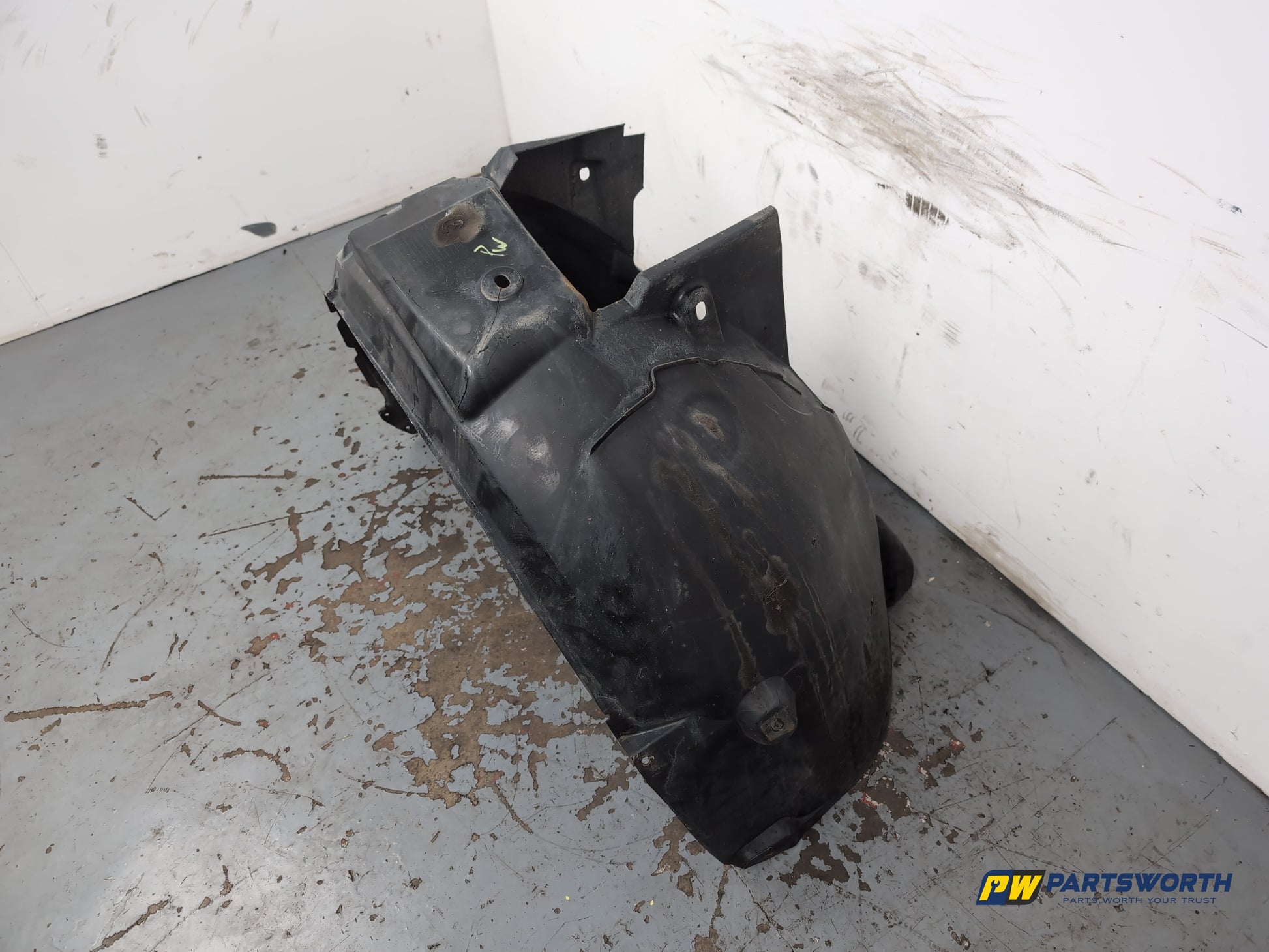 Moulding Wheel Arch Front RH 3