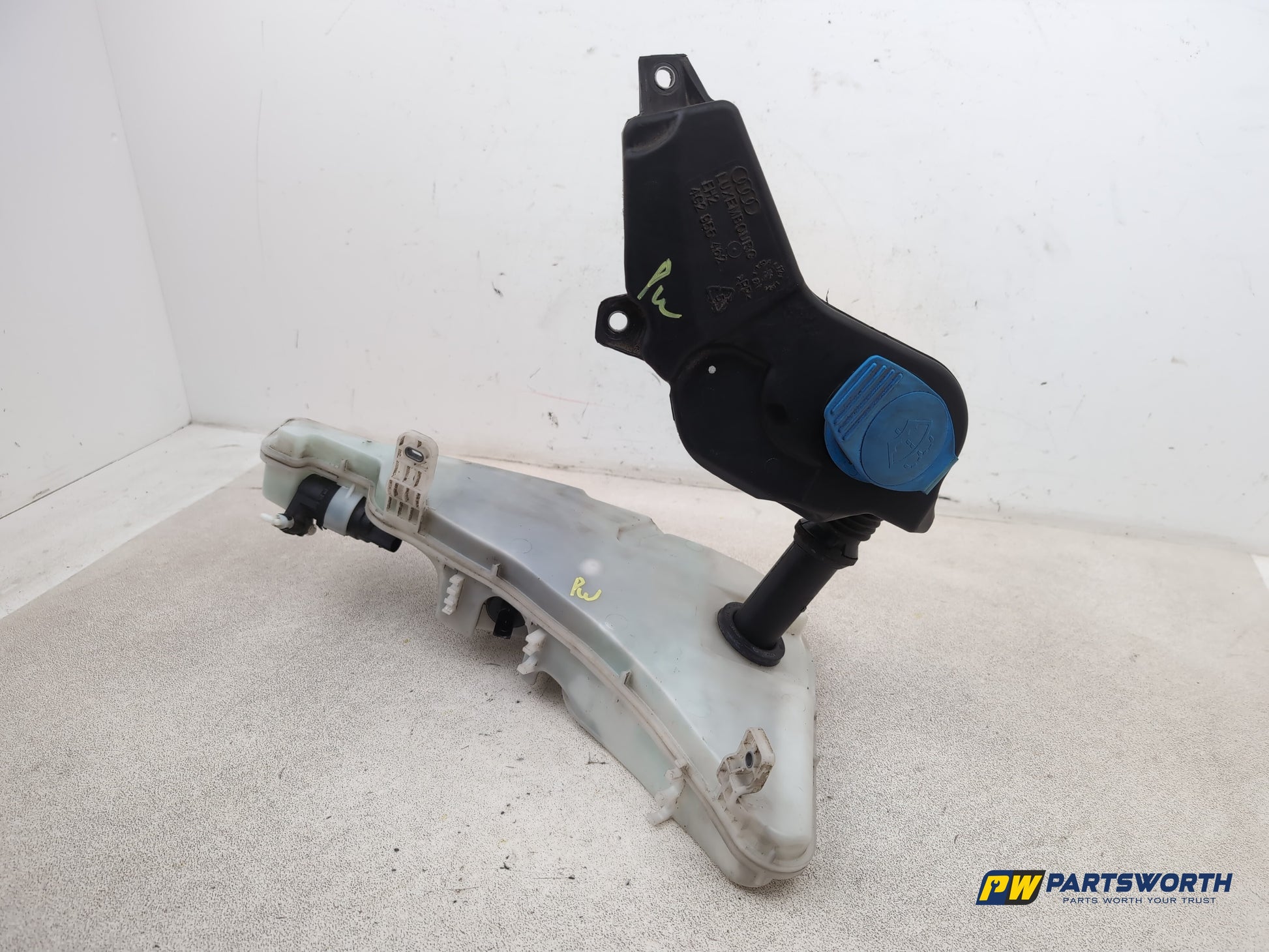 Audi A6 Se Tdi Quattro Auto Washer Bottle Windscreen 4g2955462 2011-2014 - photo 3