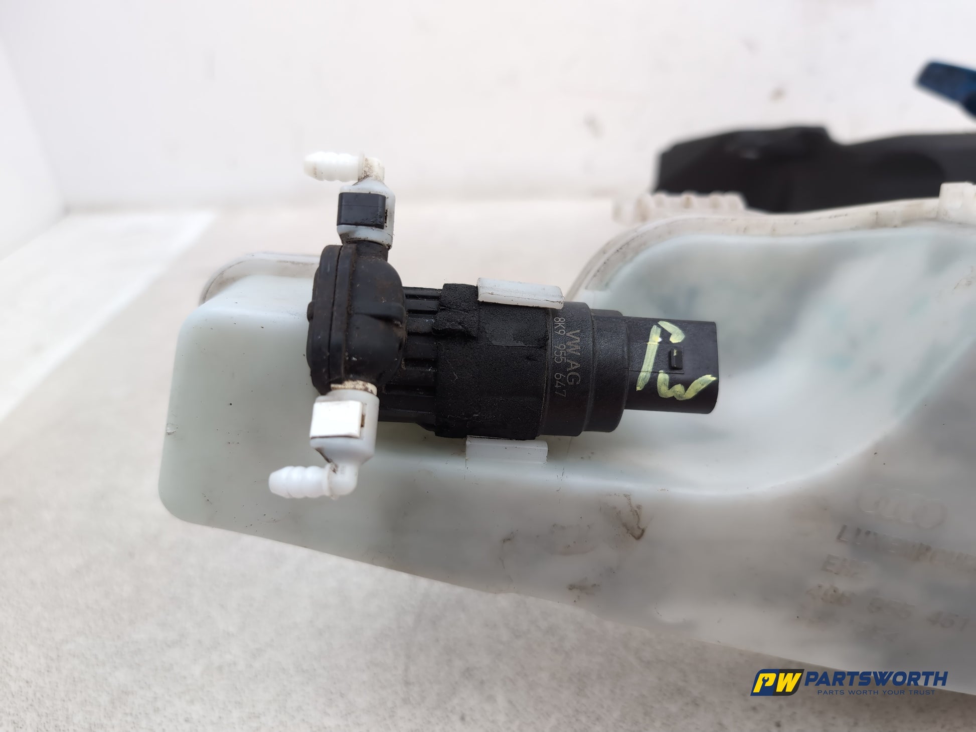 Audi A6 Se Tdi Quattro Auto Washer Bottle Windscreen 4g2955462 2011-2014 - photo 9