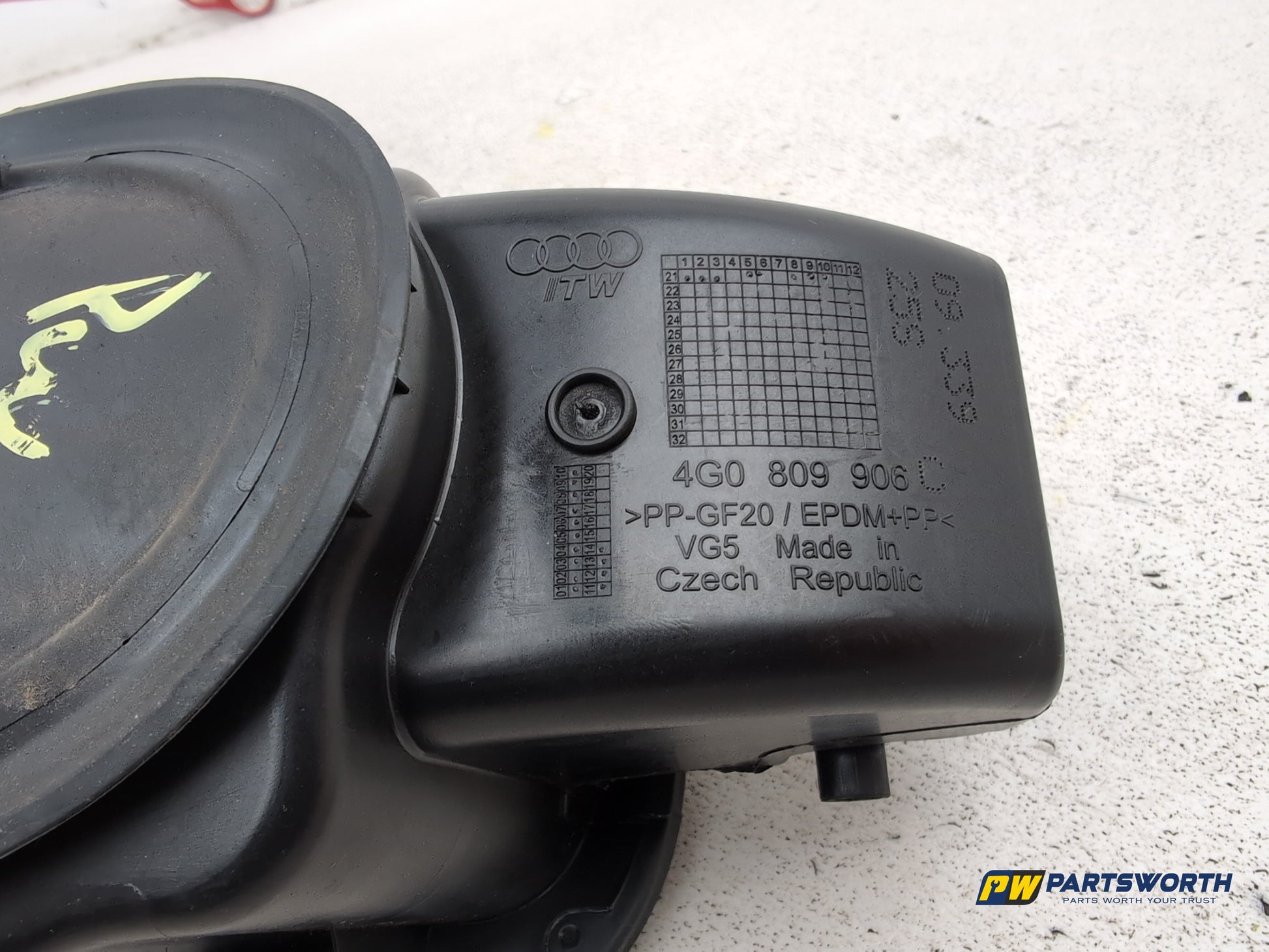 Audi A6 Se Tdi Quattro Auto Fuel Filler Housing Insert 4g0809906 2011-2014 - photo 8