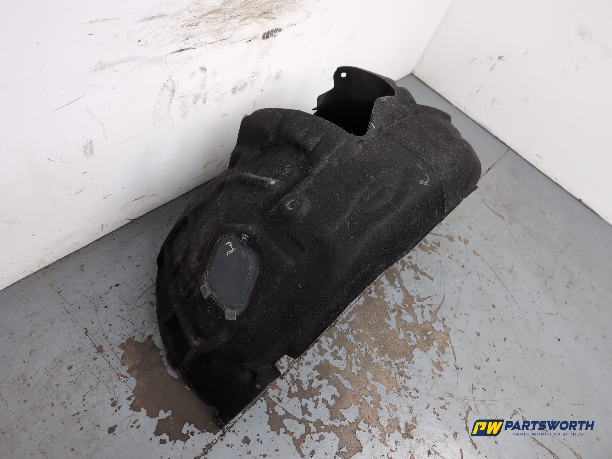 Moulding Wheel Arch Front LH 3