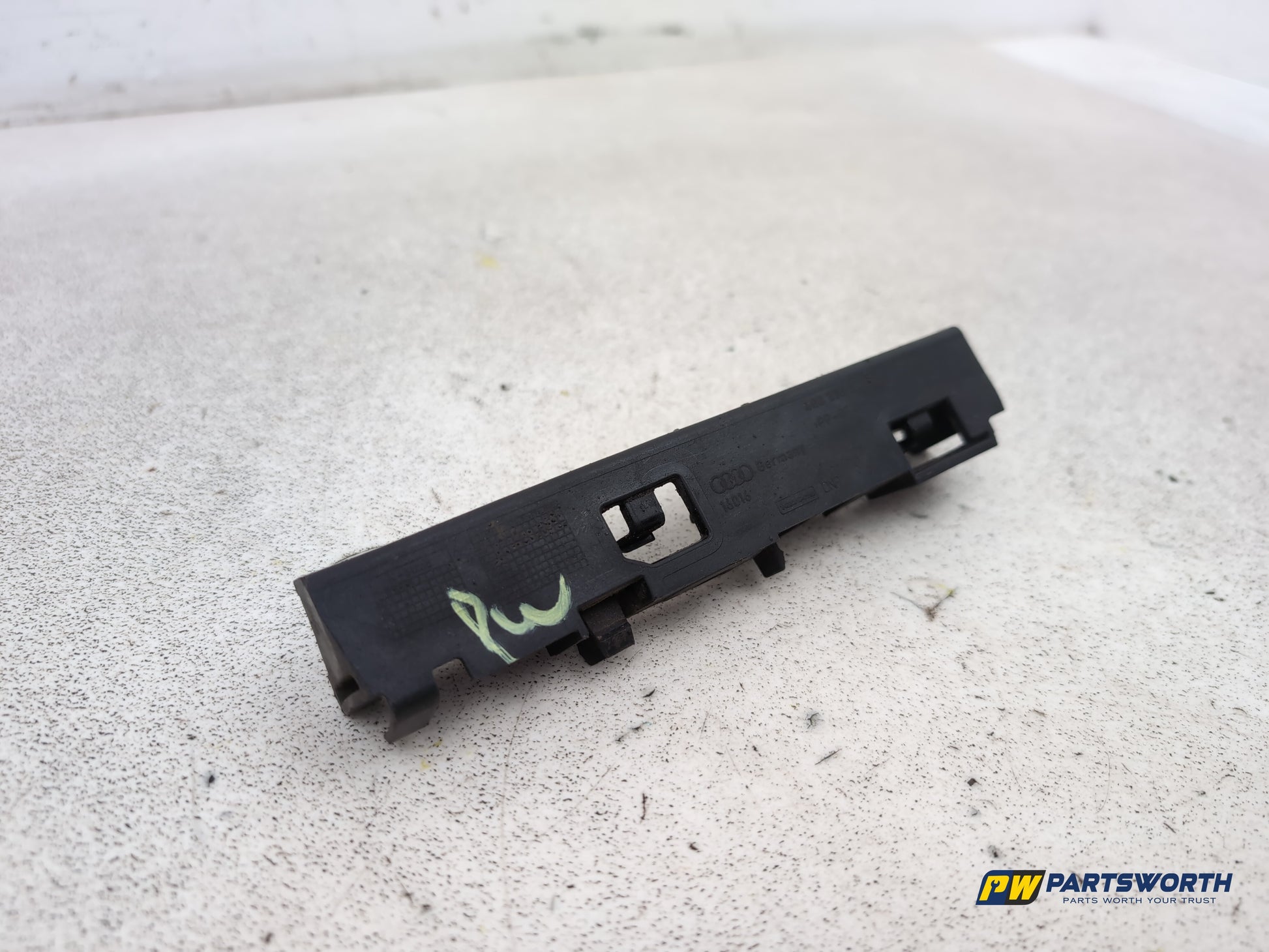 Audi A6 Se Tdi Quattro Auto Side Skirt Holder Front Left Passenger Side - photo 3