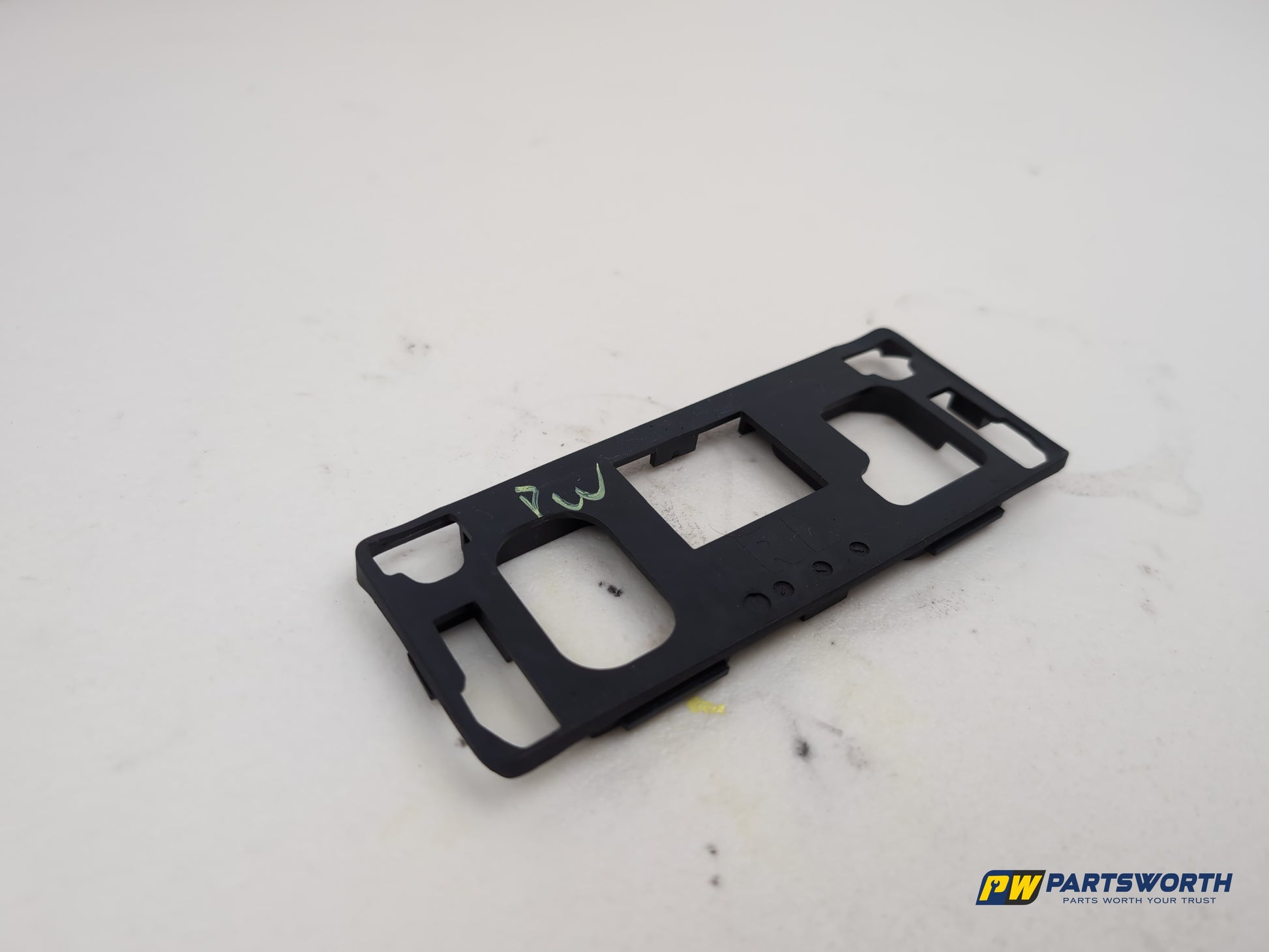 Mercedes-Benz B180 Blueefficiency Sport Display Screen Mount A2468200012 - photo 3