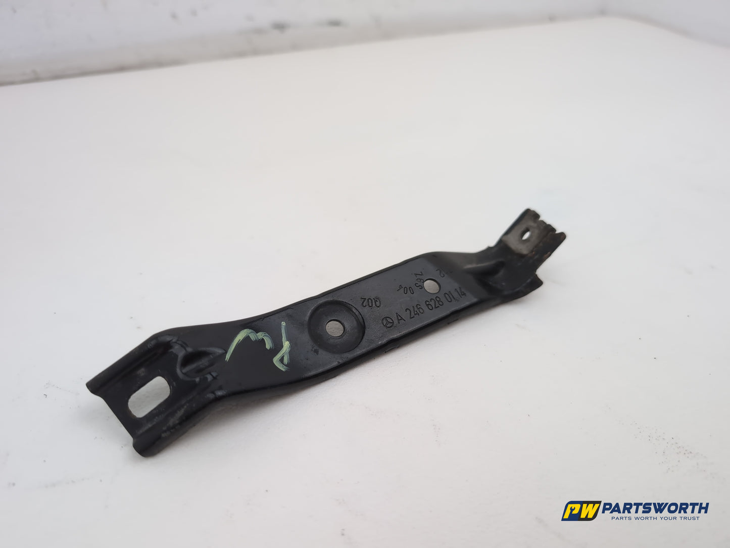 Mercedes-Benz B180 Blueefficiency Sport Left Passenger Front Wing Fender Bracket - photo 3