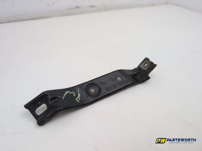 Mercedes-Benz B180 Blueefficiency Sport Left Passenger Front Wing Fender Bracket - photo 3