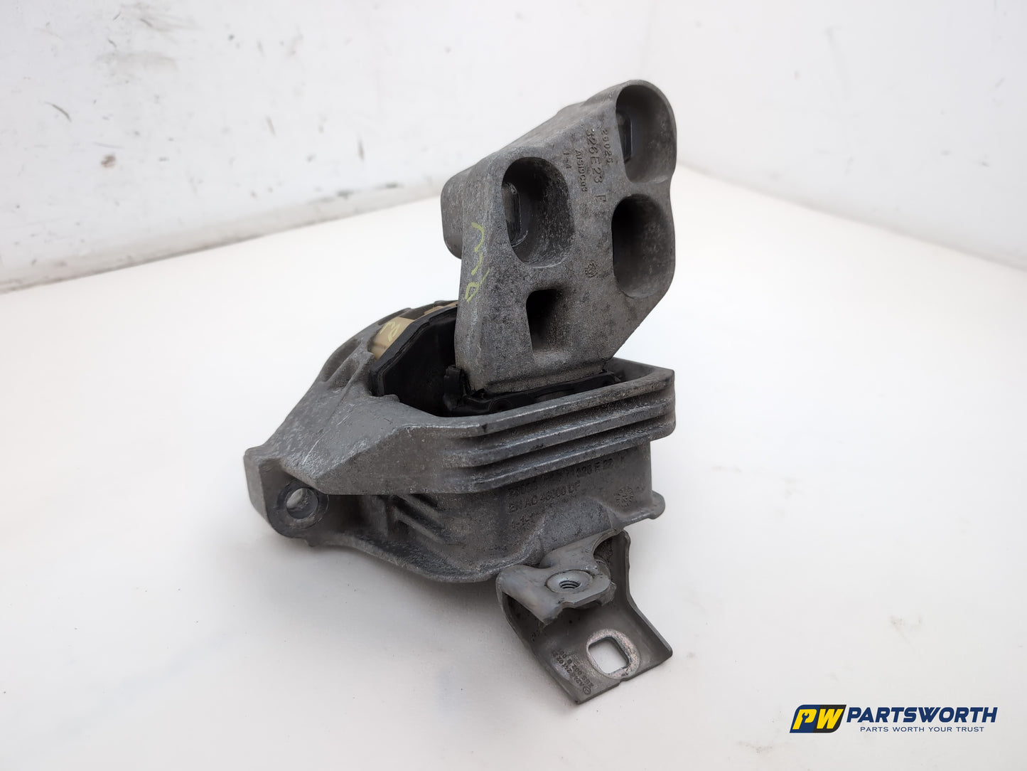 Mercedes-Benz B180 Blueefficiency Sport Engine Mounting Bracket Passenger Side - photo 3