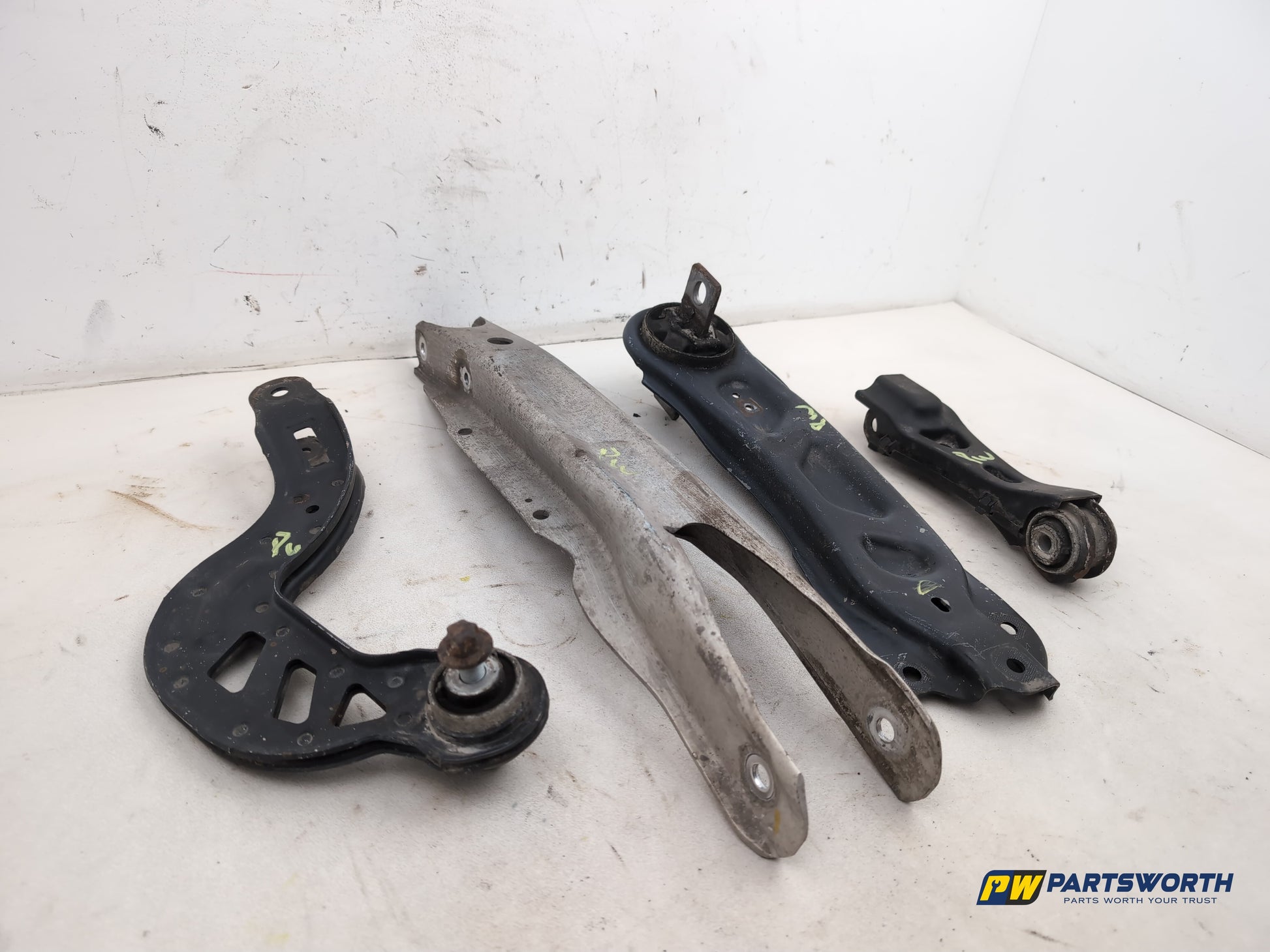 Suspension Arm Rear Wishbone RH 3