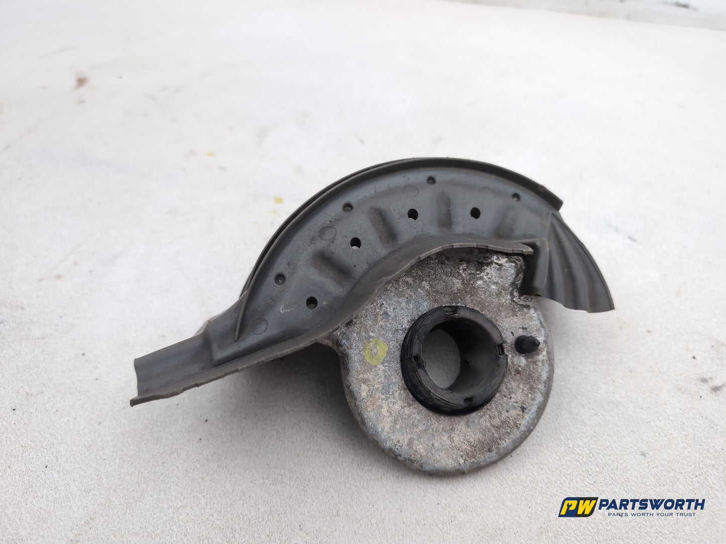 Audi A6 Se Tdi Quattro Auto Rear Spring Coil Lower Guard Cover And Support Pair - photo 9
