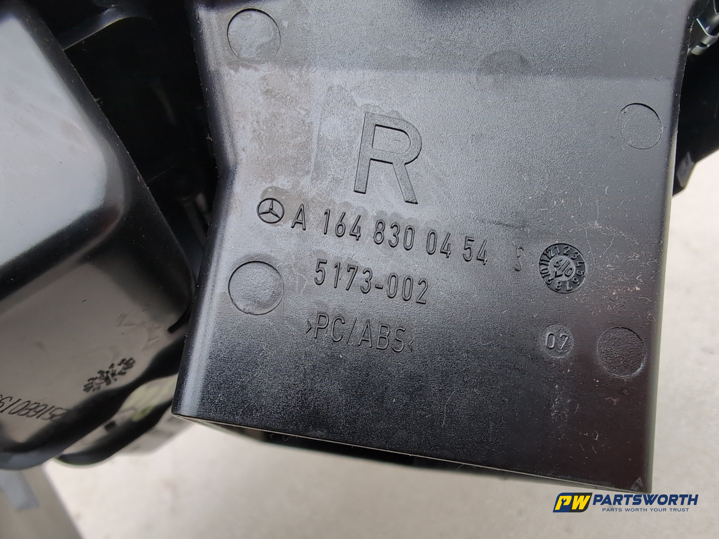 Mercedes-Benz Ml350 Spt Cdi Blueef-Cy A Air Vent Rear With Surround Trim - photo 3