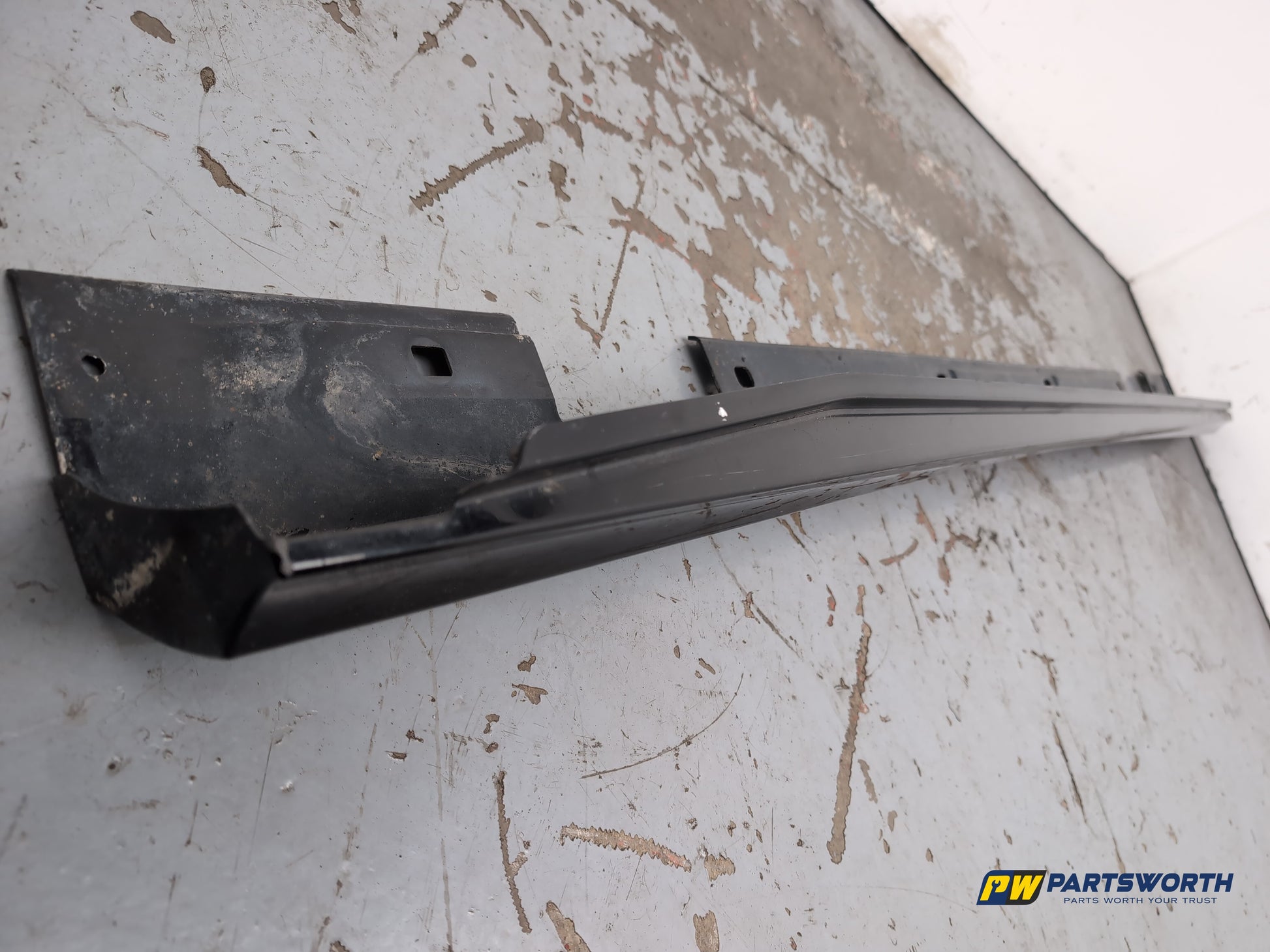 Side Skirt RH 3